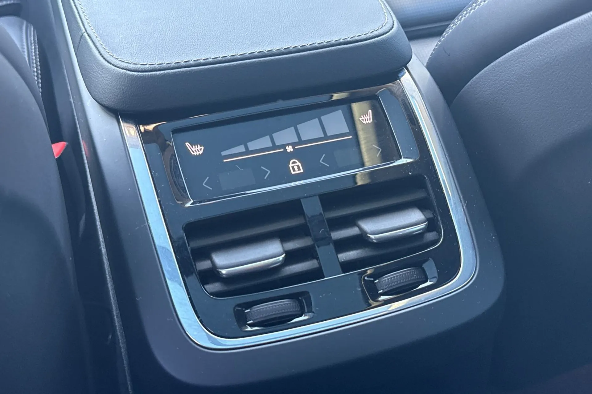 Volvo XC90 thumbnail image number 31