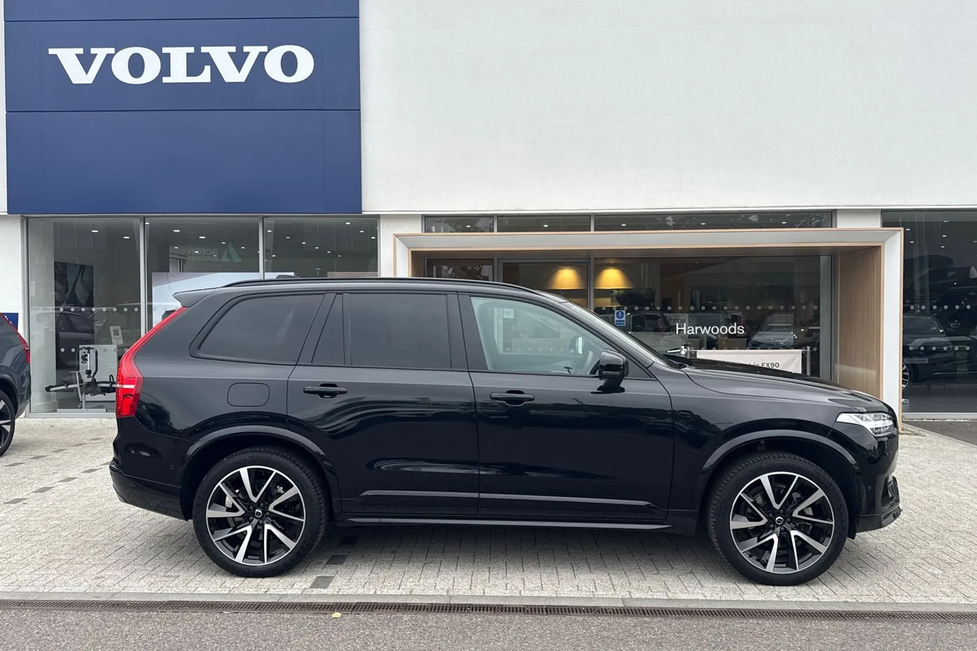 Volvo XC90 thumbnail image number 2