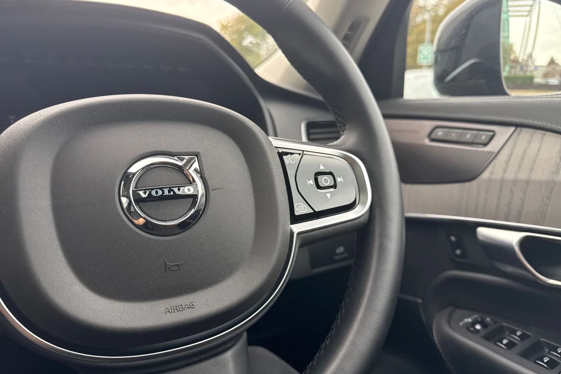 Volvo XC90 thumbnail image number 37