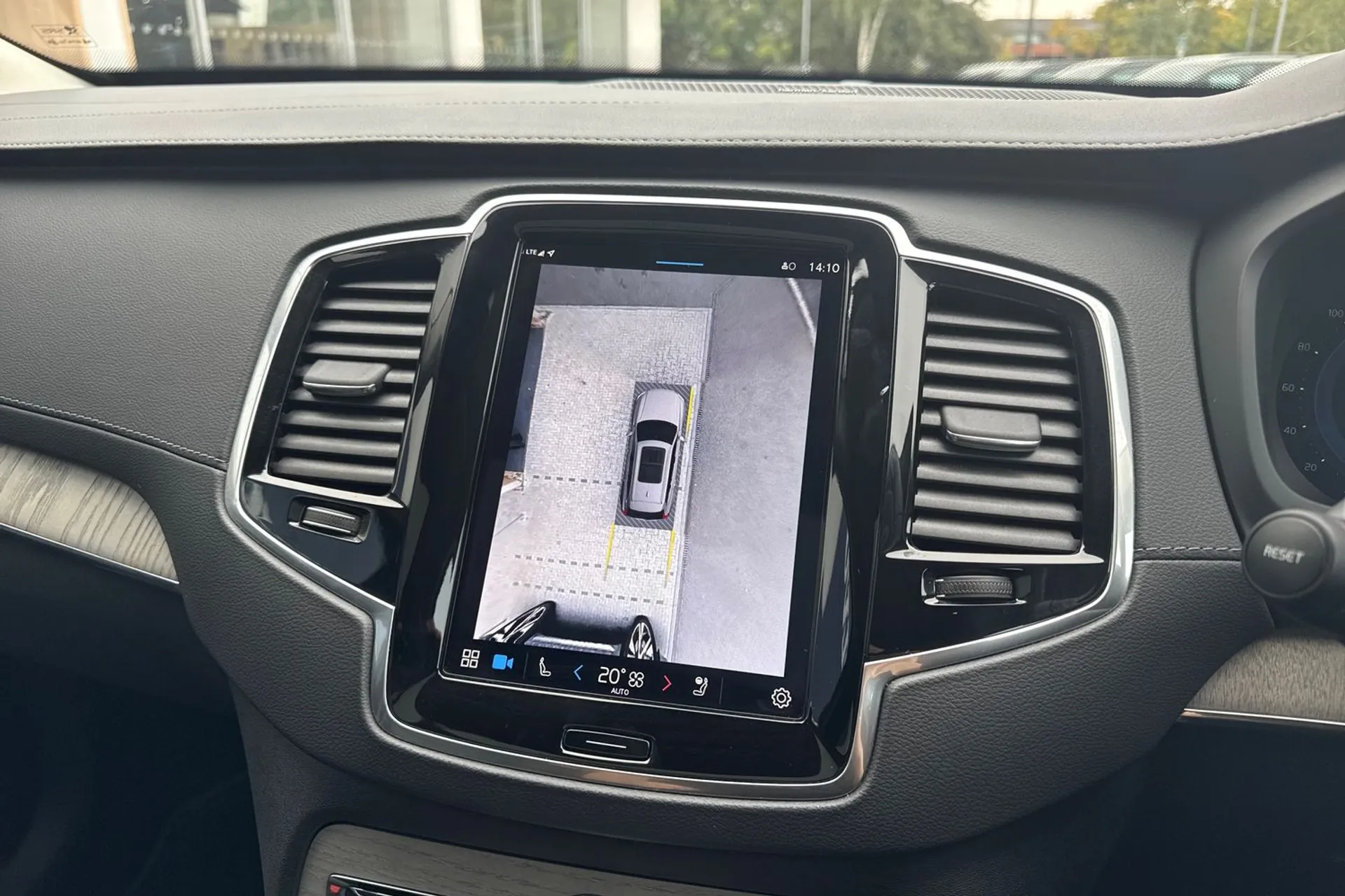 Volvo XC90 thumbnail image number 4