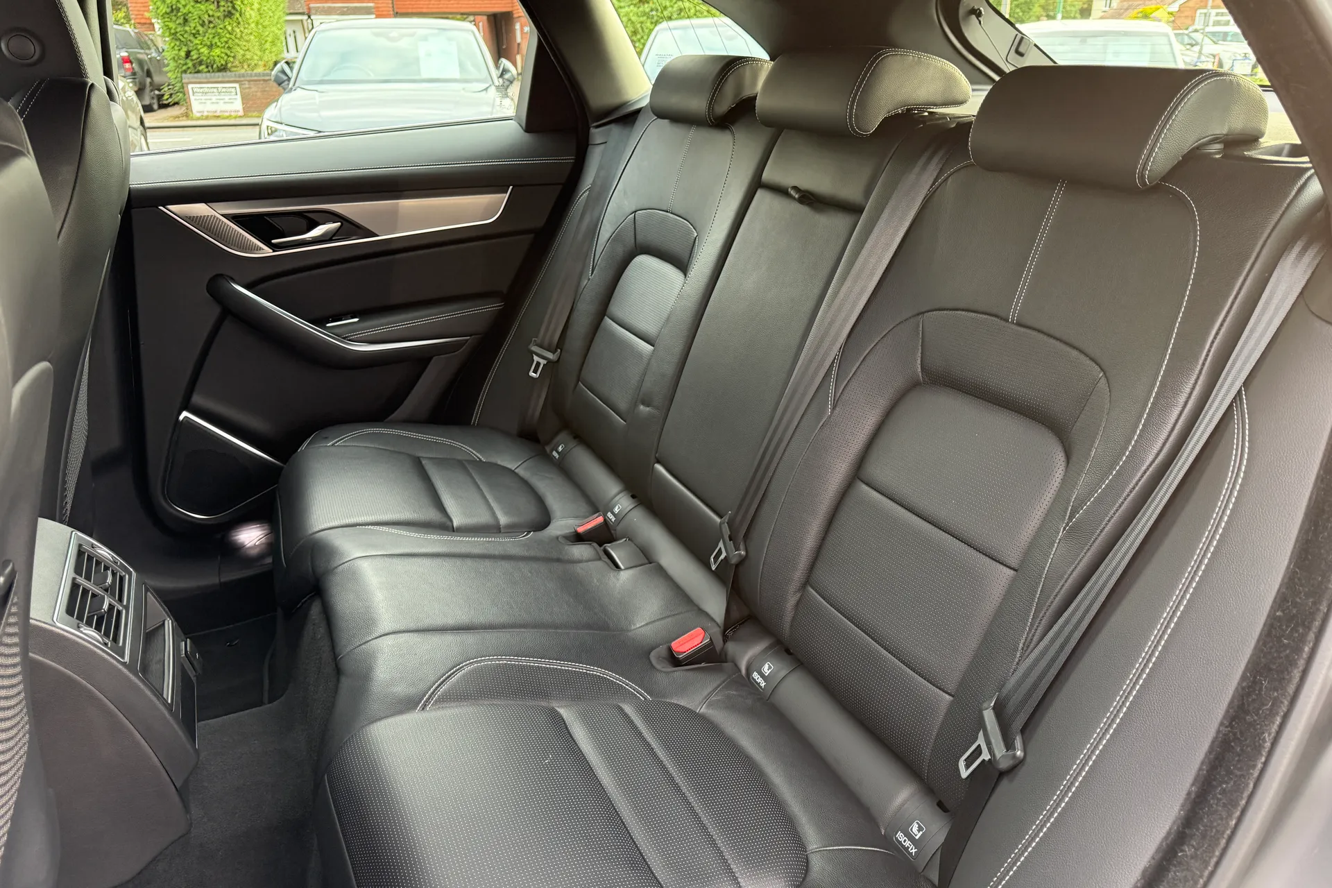 Jaguar F-PACE thumbnail image number 39