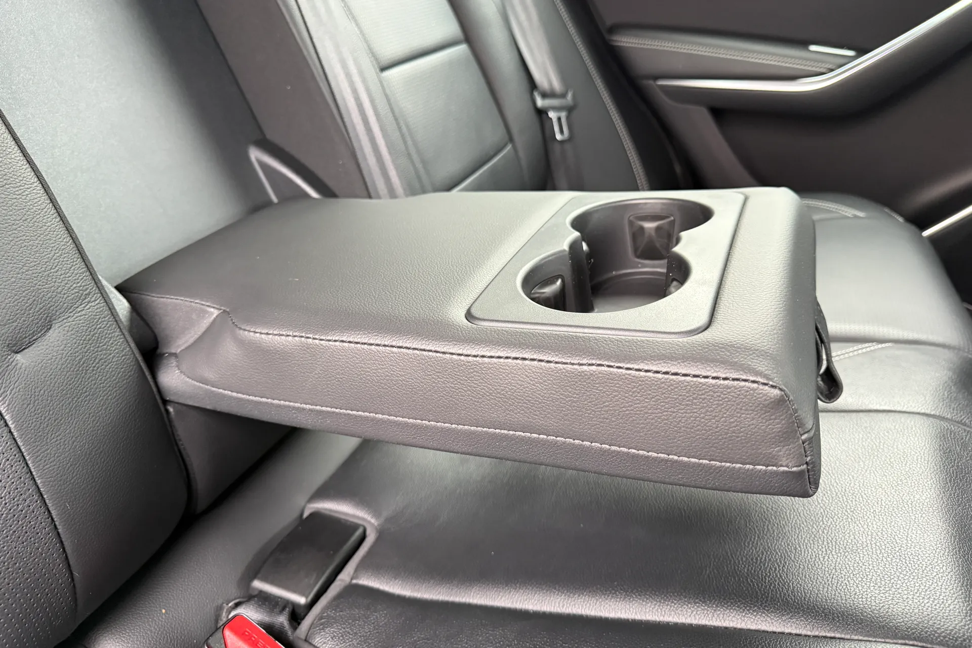 Jaguar F-PACE thumbnail image number 42