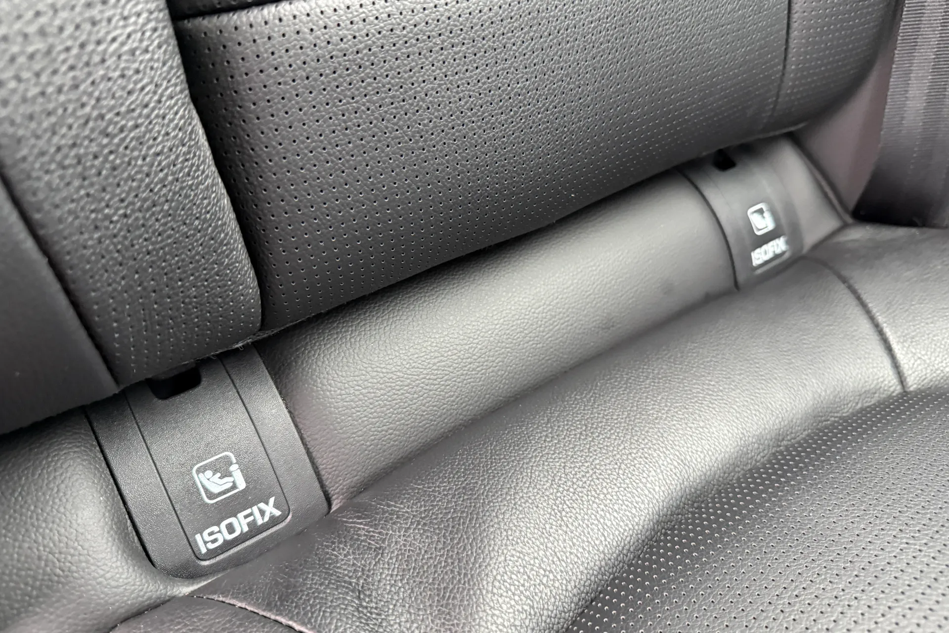 Jaguar F-PACE thumbnail image number 40