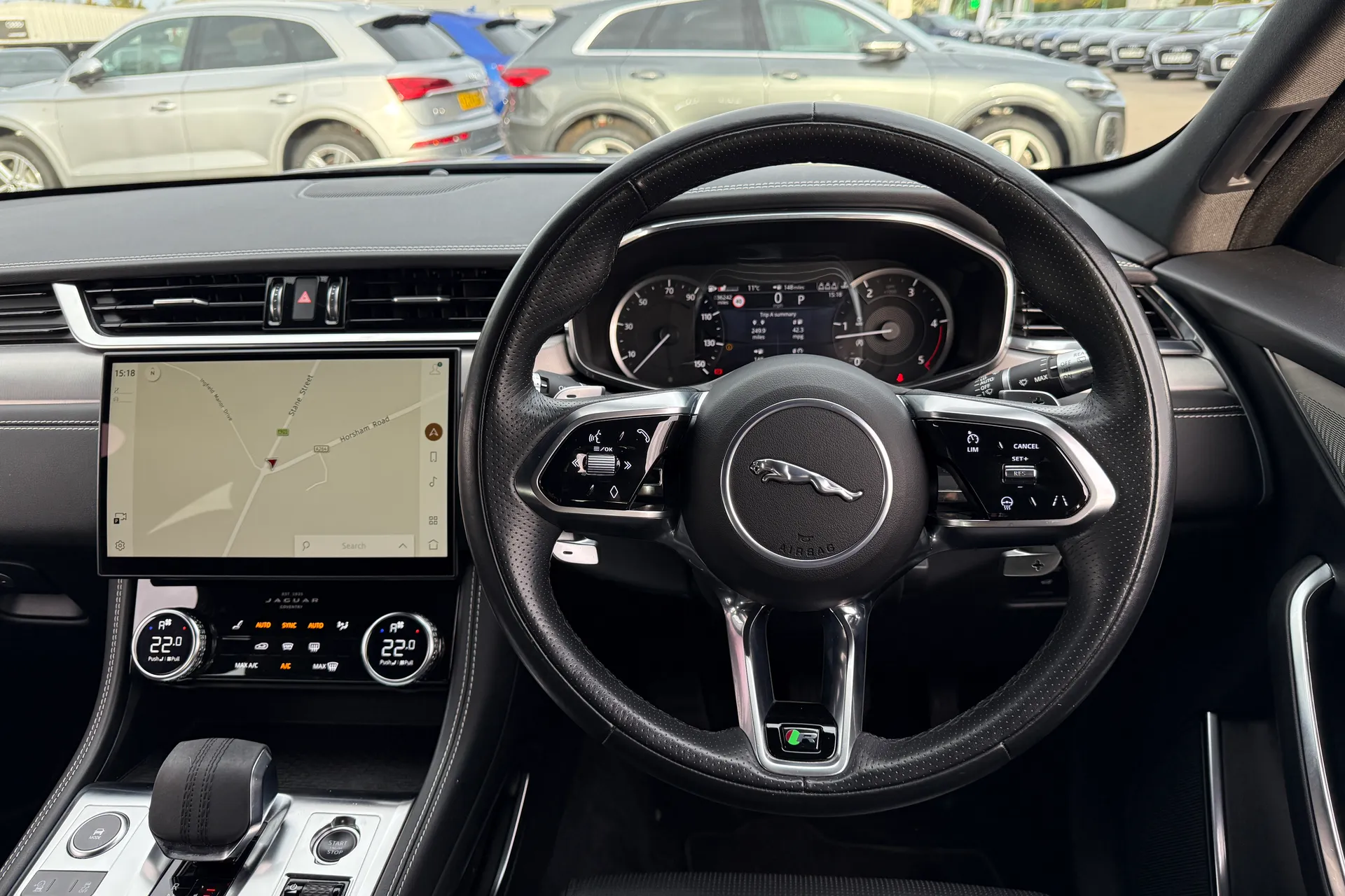 Jaguar F-PACE thumbnail image number 6