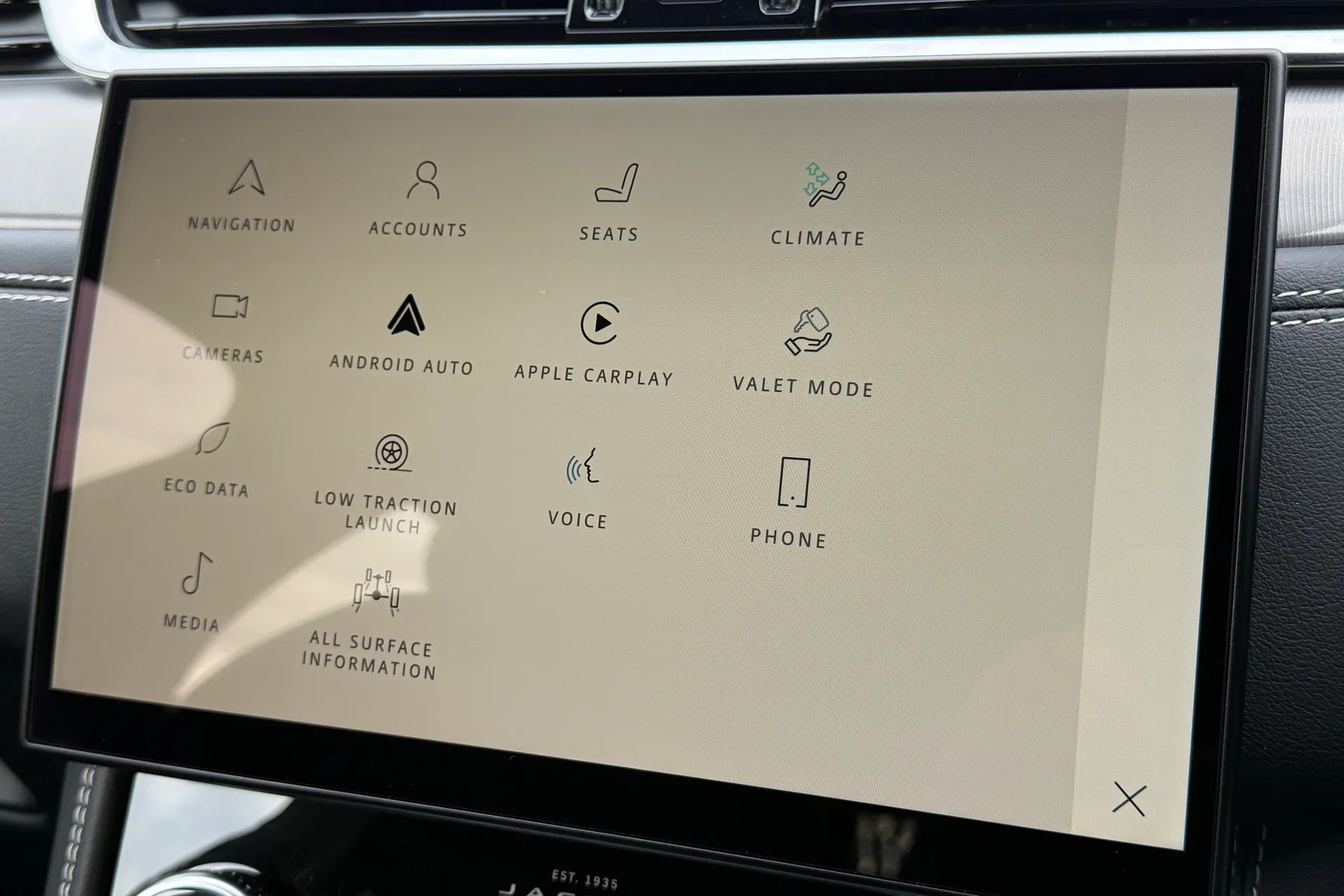 Jaguar F-PACE thumbnail image number 10