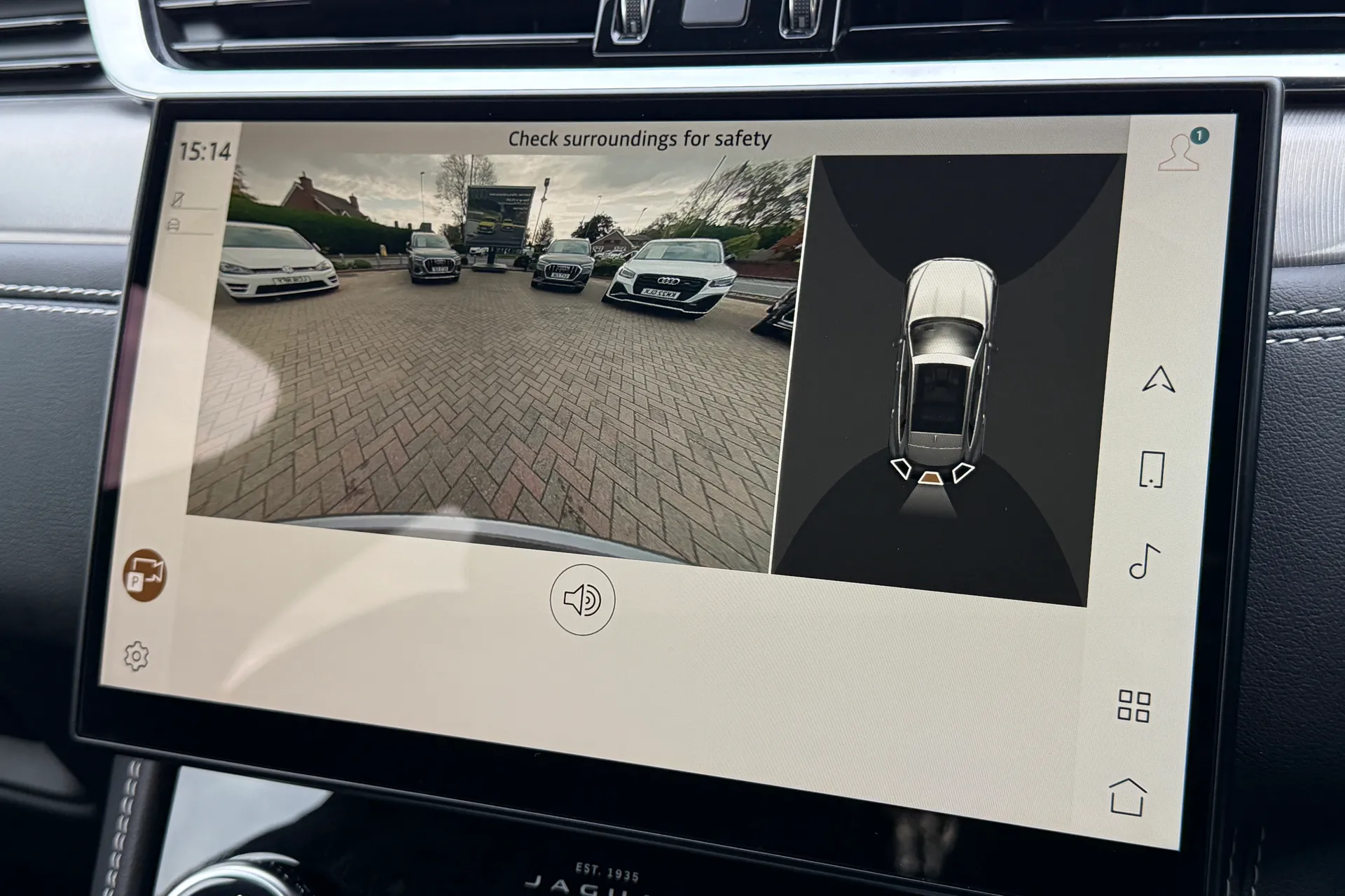 Jaguar F-PACE thumbnail image number 4