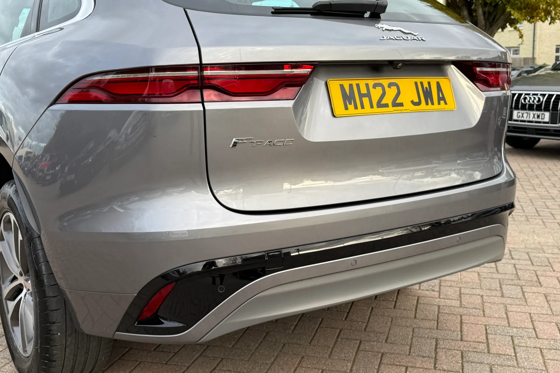 Jaguar F-PACE thumbnail image number 46