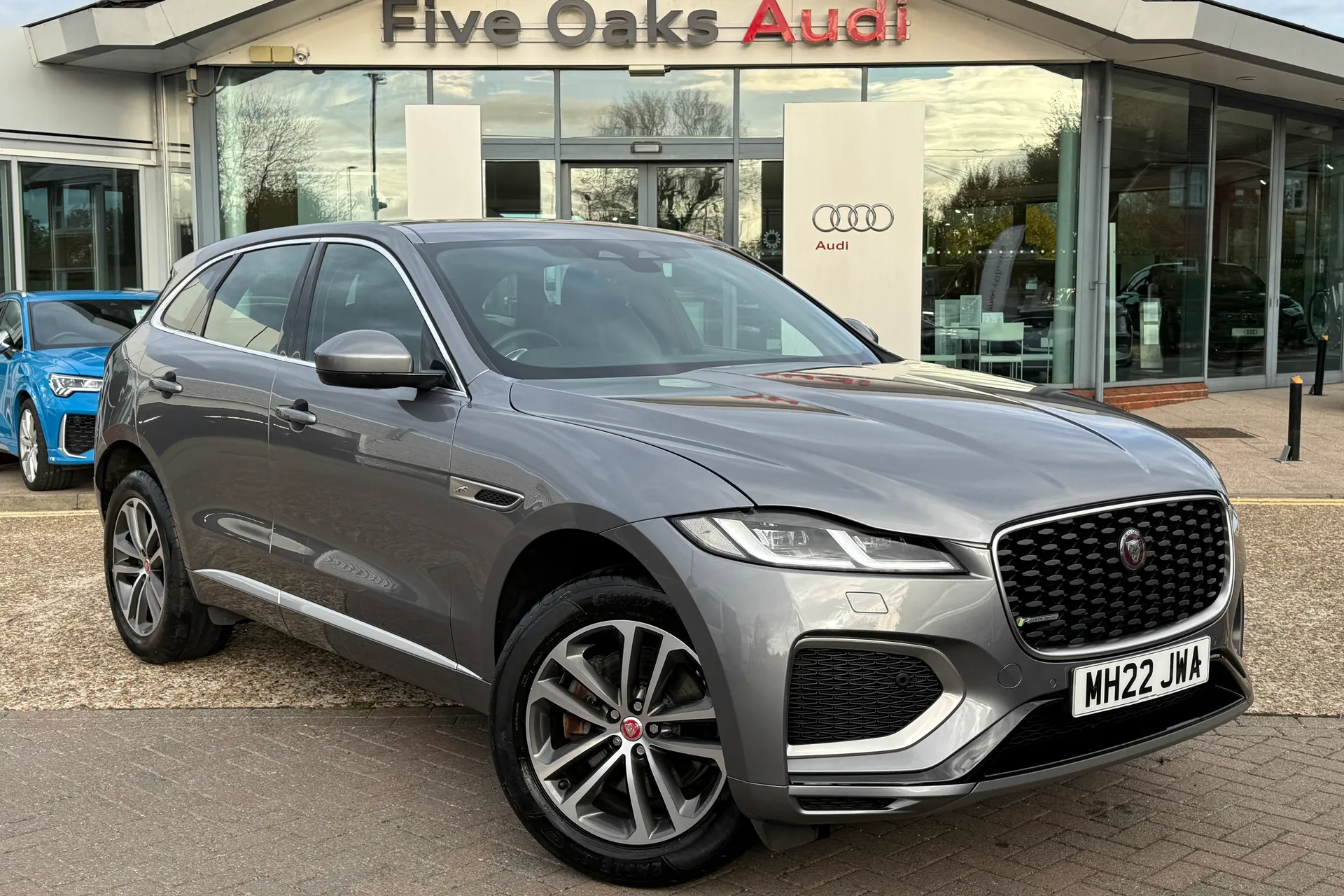 Jaguar F-PACE focused image