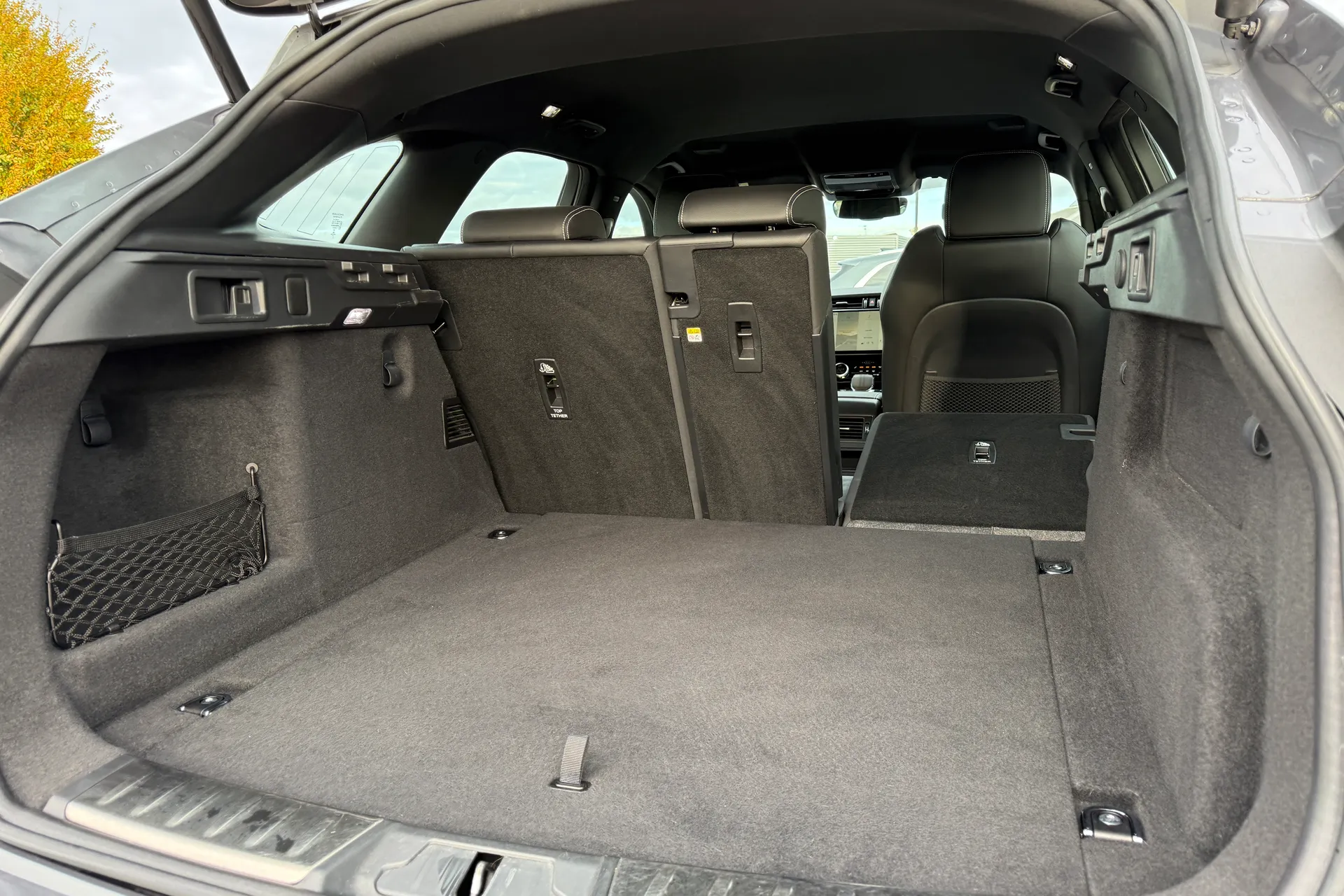 Jaguar F-PACE thumbnail image number 32