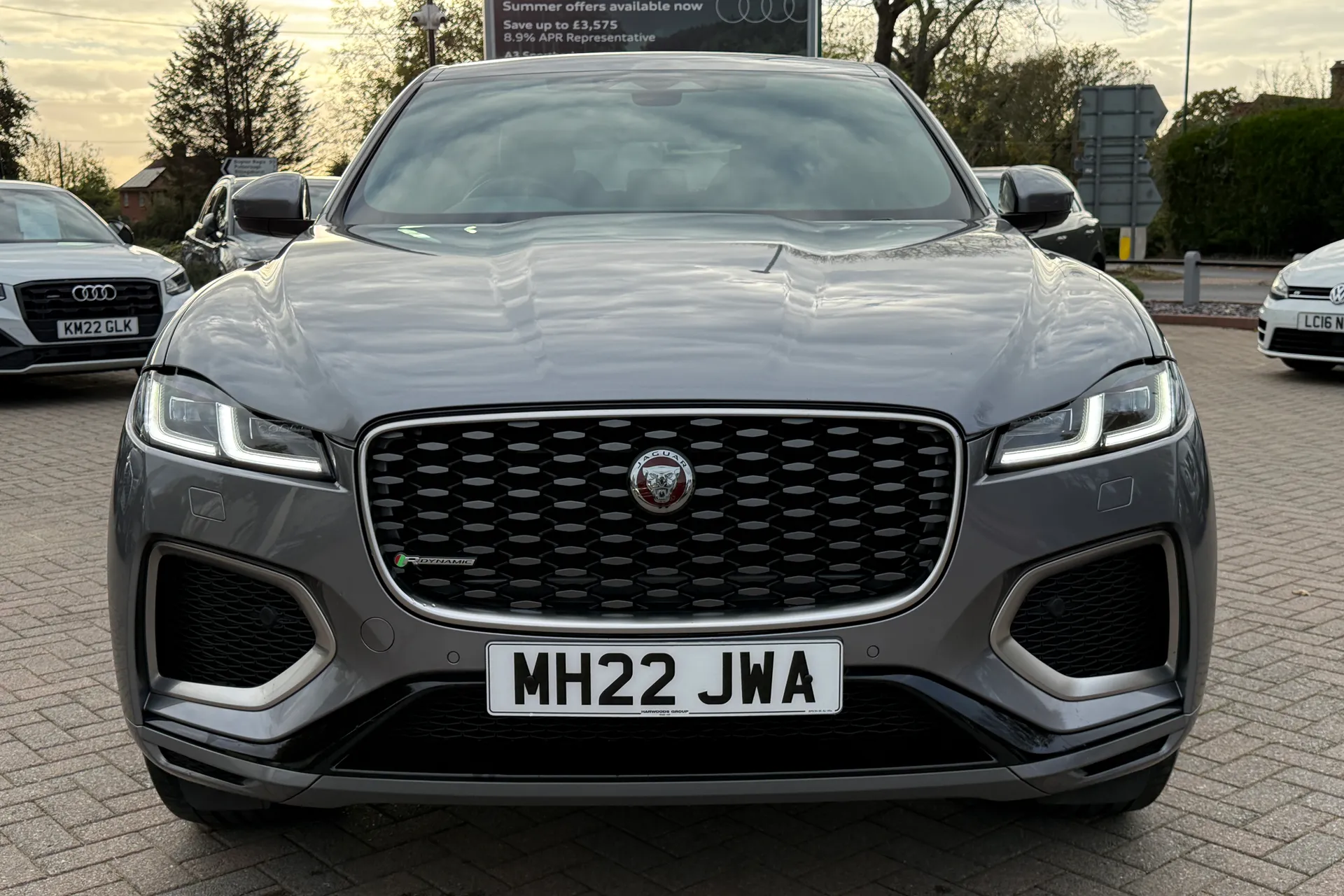 Jaguar F-PACE thumbnail image number 22