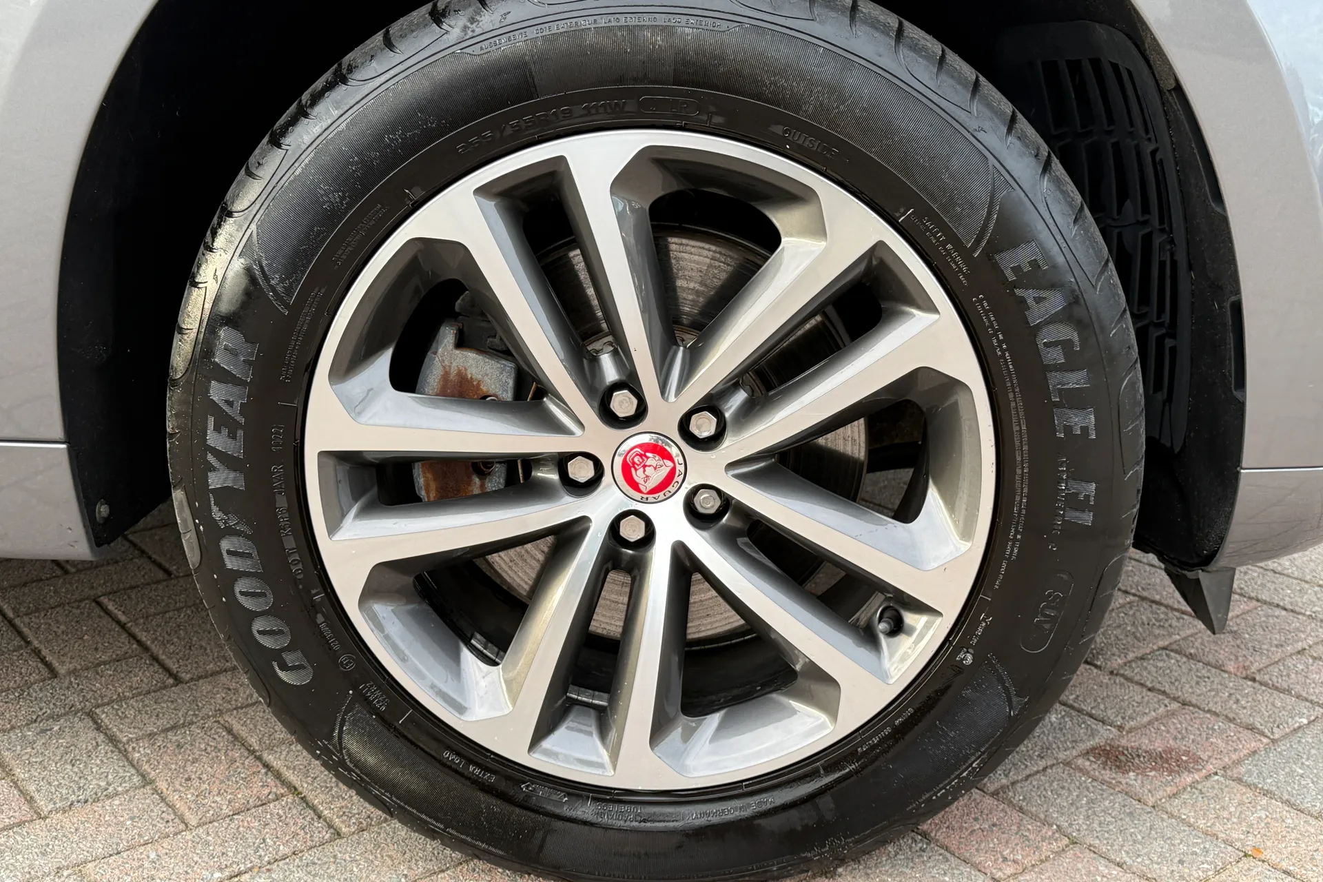 Jaguar F-PACE thumbnail image number 43