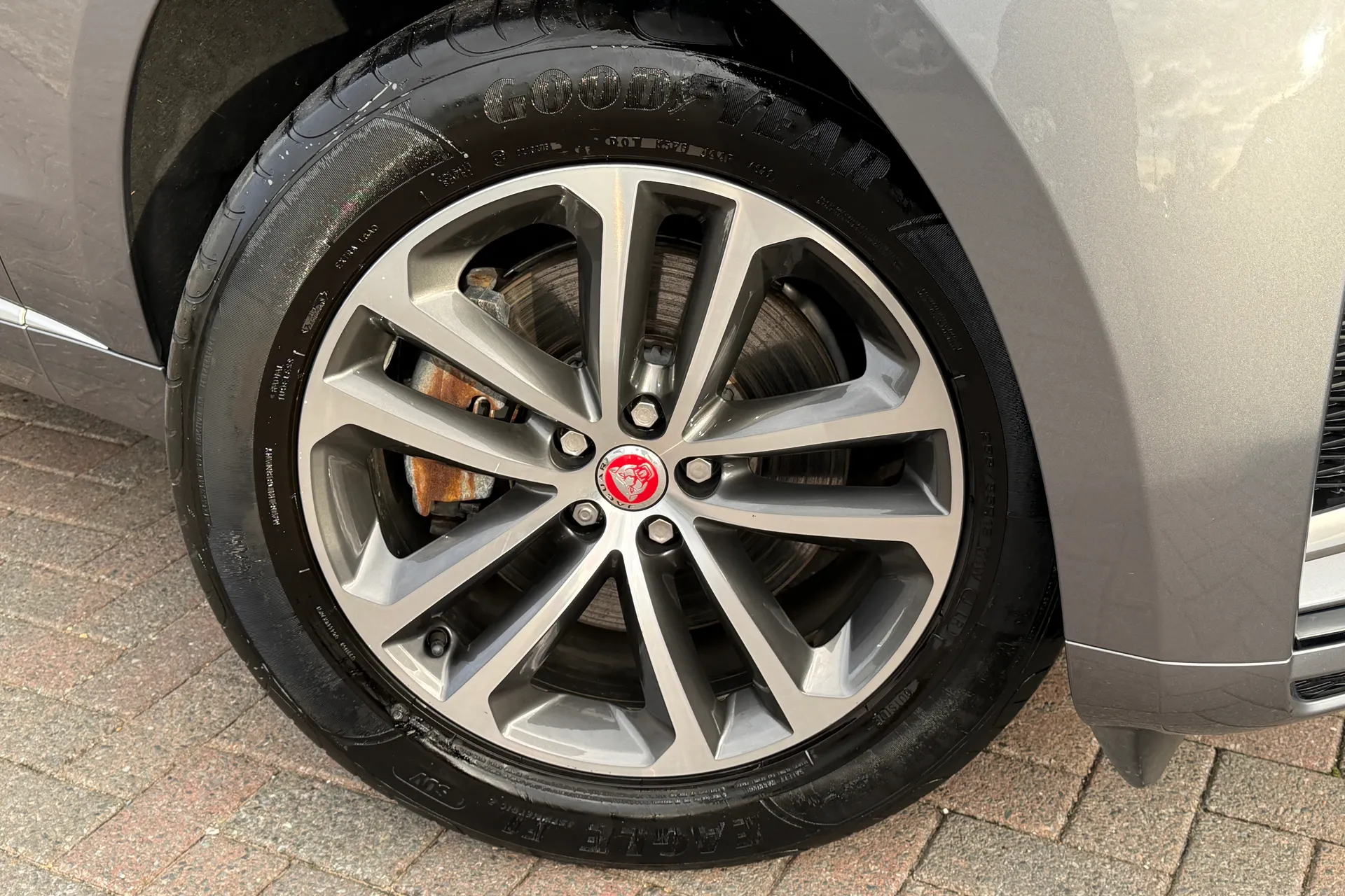 Jaguar F-PACE thumbnail image number 8