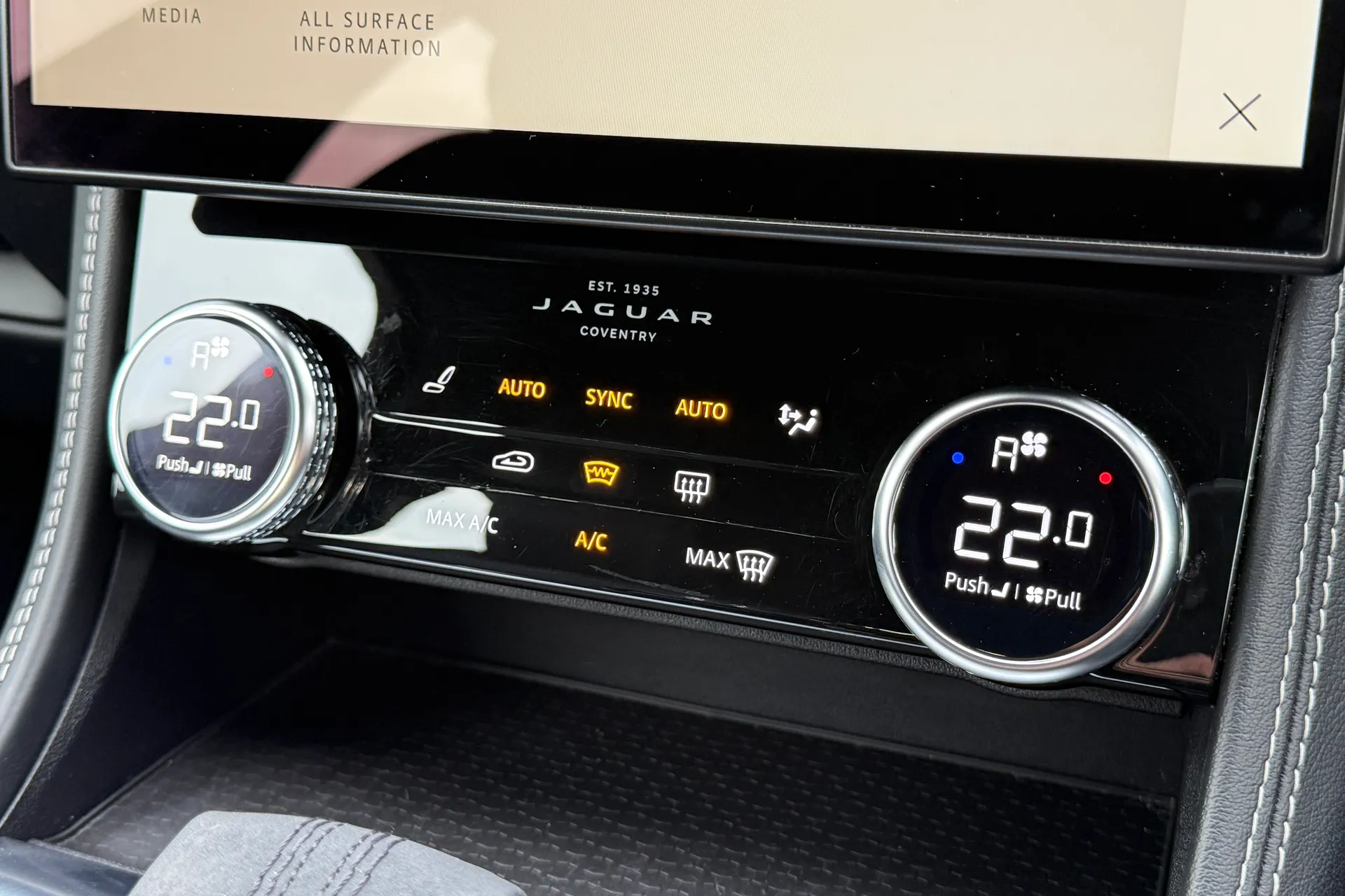 Jaguar F-PACE thumbnail image number 12