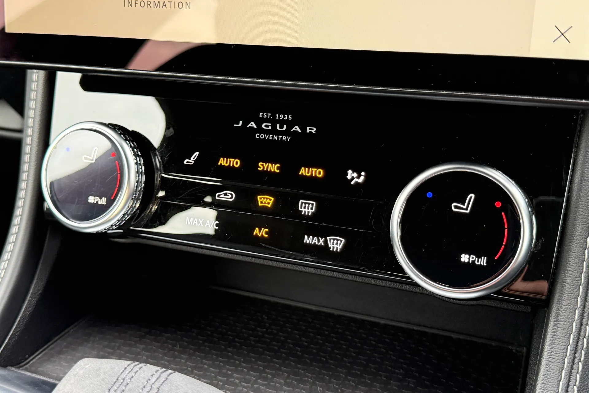 Jaguar F-PACE thumbnail image number 13