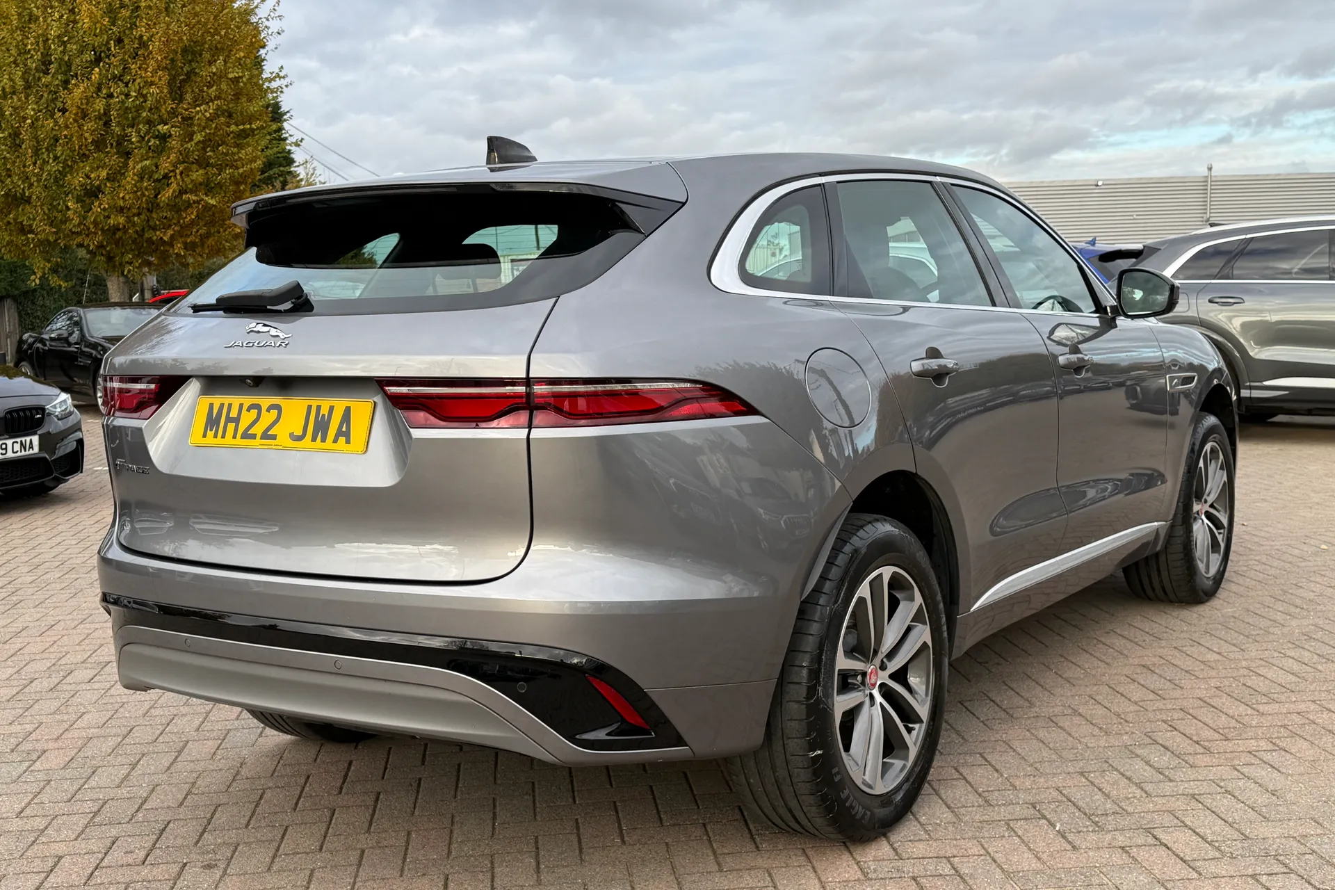 Jaguar F-PACE thumbnail image number 28