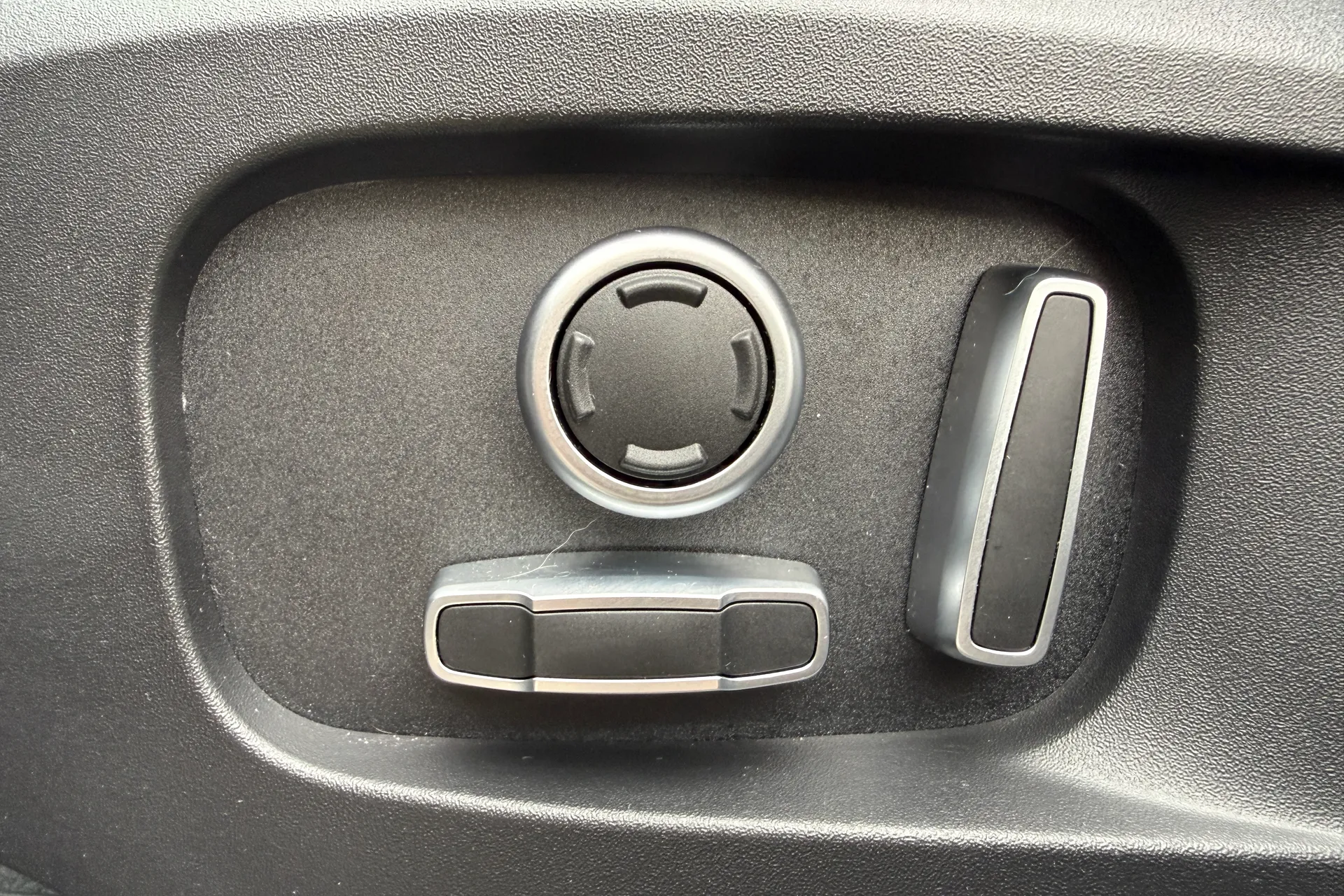 Jaguar F-PACE thumbnail image number 14