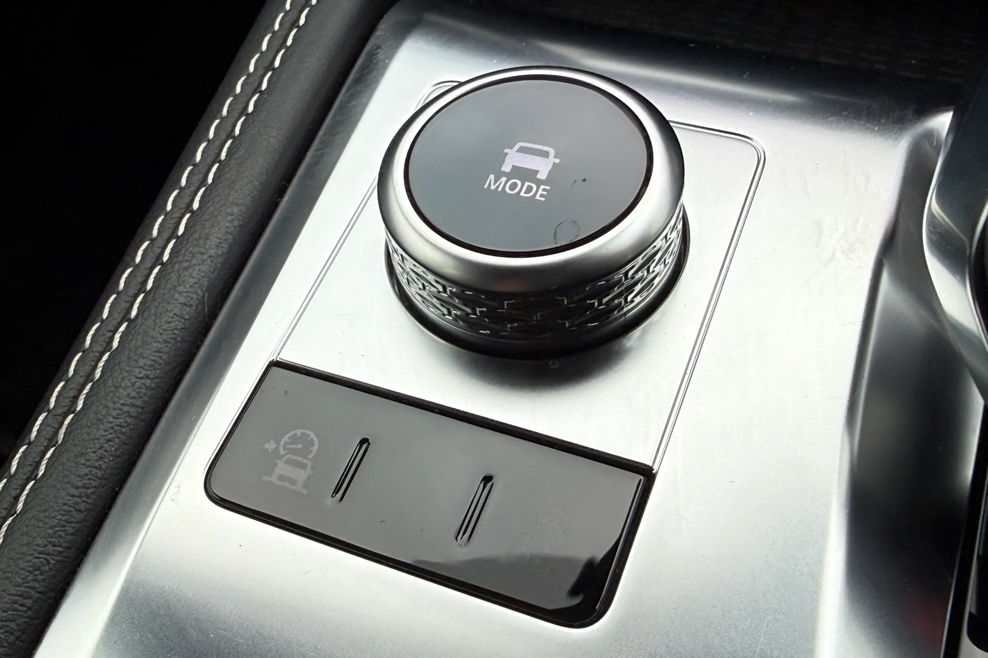 Jaguar F-PACE thumbnail image number 15