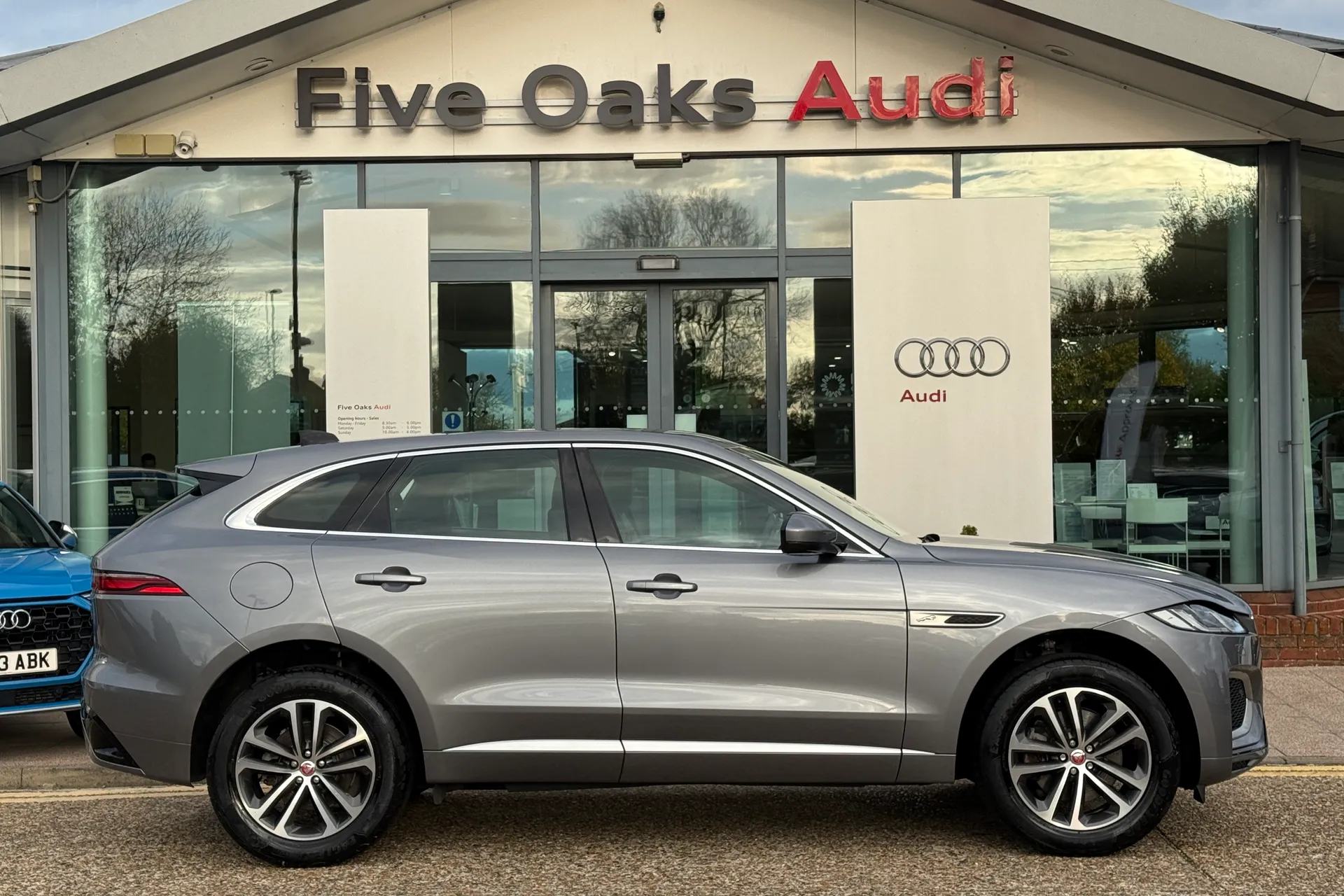 Jaguar F-PACE thumbnail image number 2