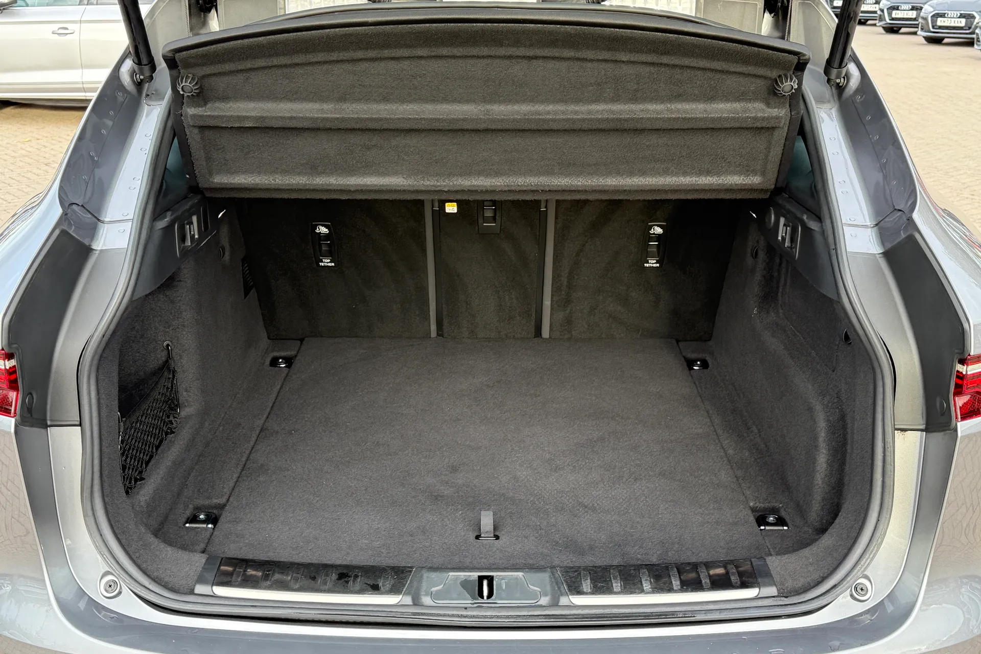 Jaguar F-PACE thumbnail image number 31