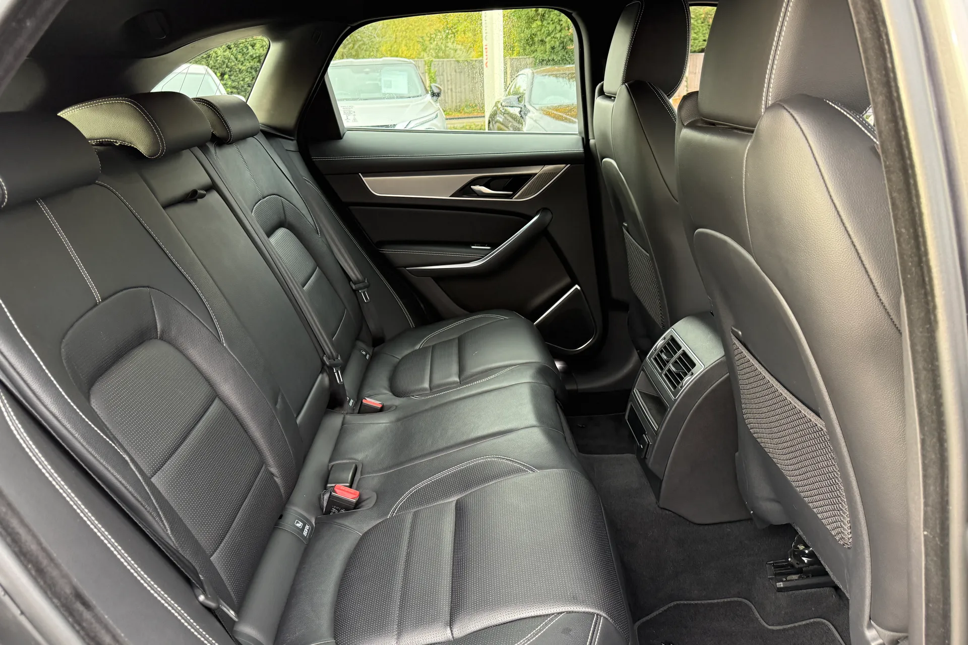 Jaguar F-PACE thumbnail image number 41