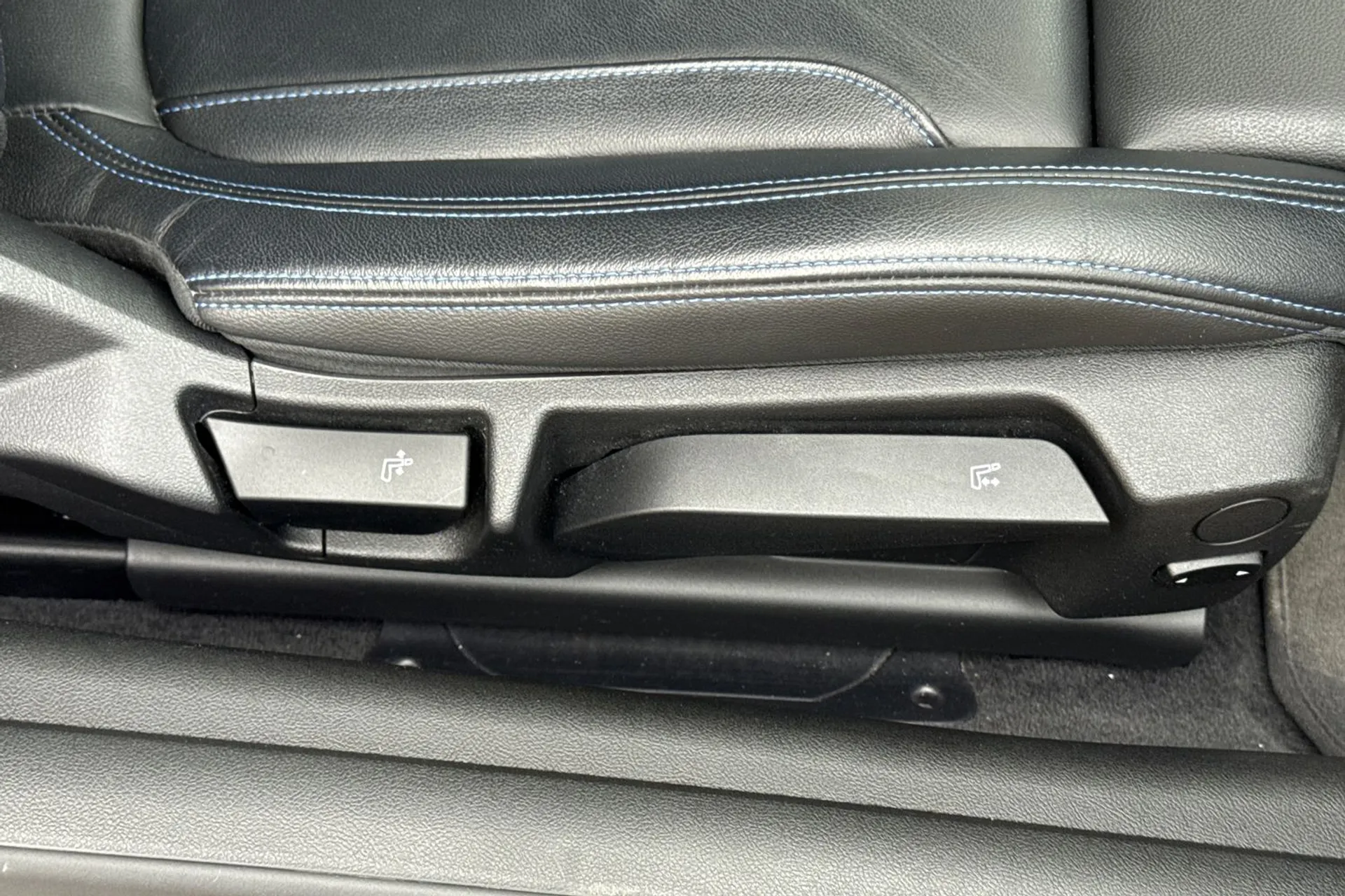 BMW 4 SERIES thumbnail image number 45