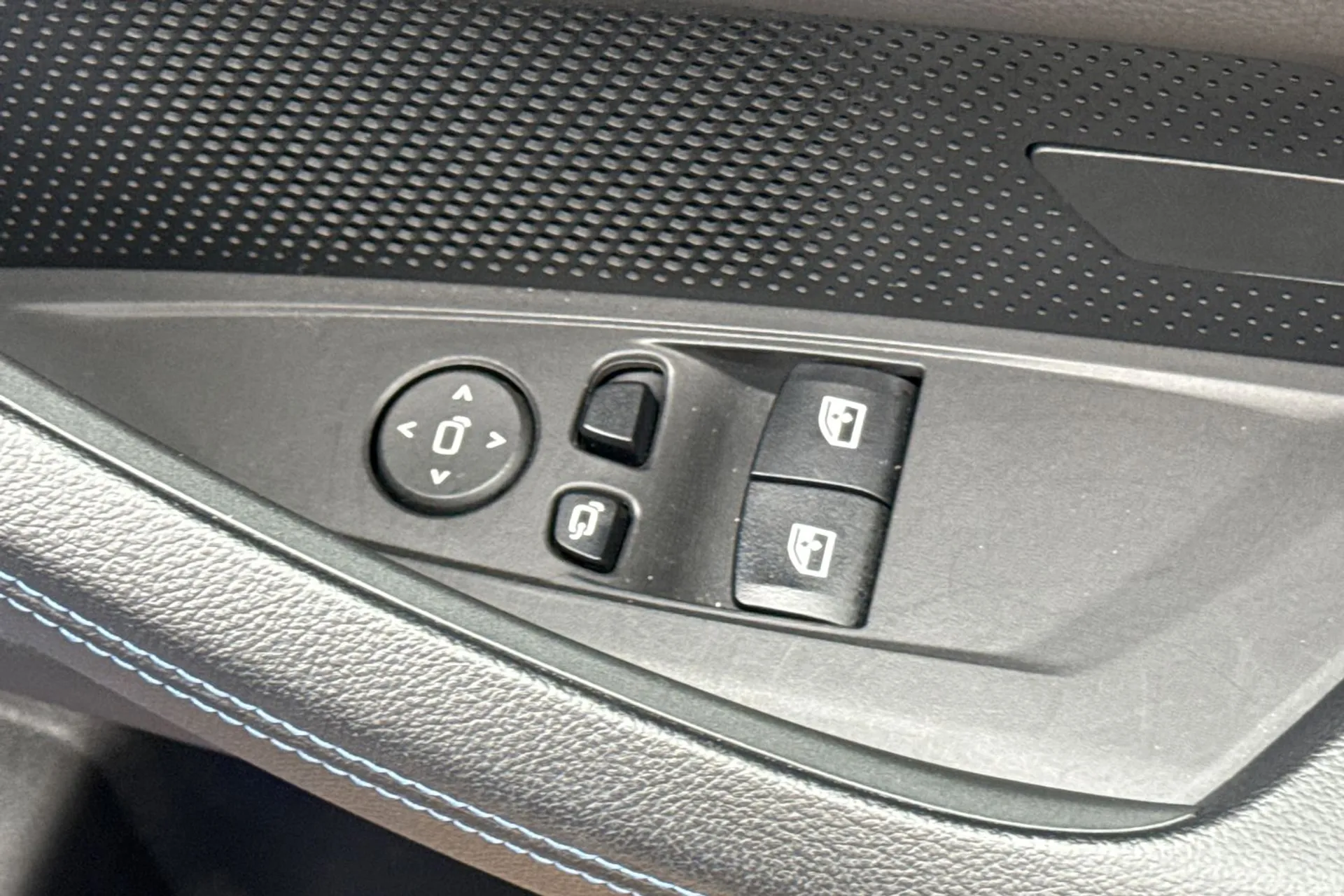 BMW 4 SERIES thumbnail image number 47