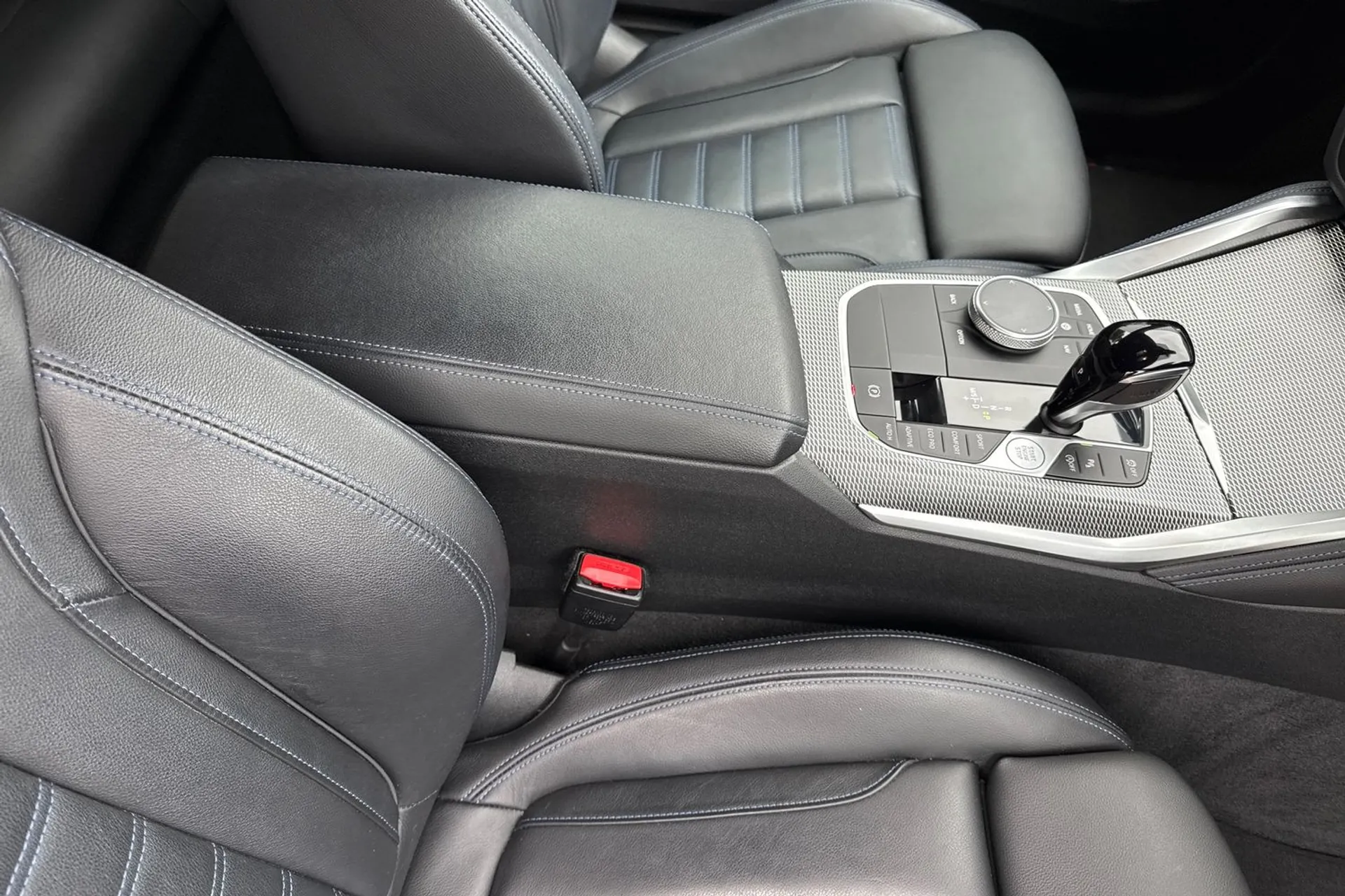 BMW 4 SERIES thumbnail image number 40