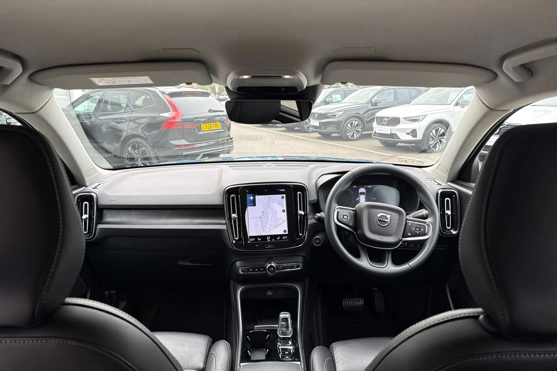 Volvo XC40 thumbnail image number 3