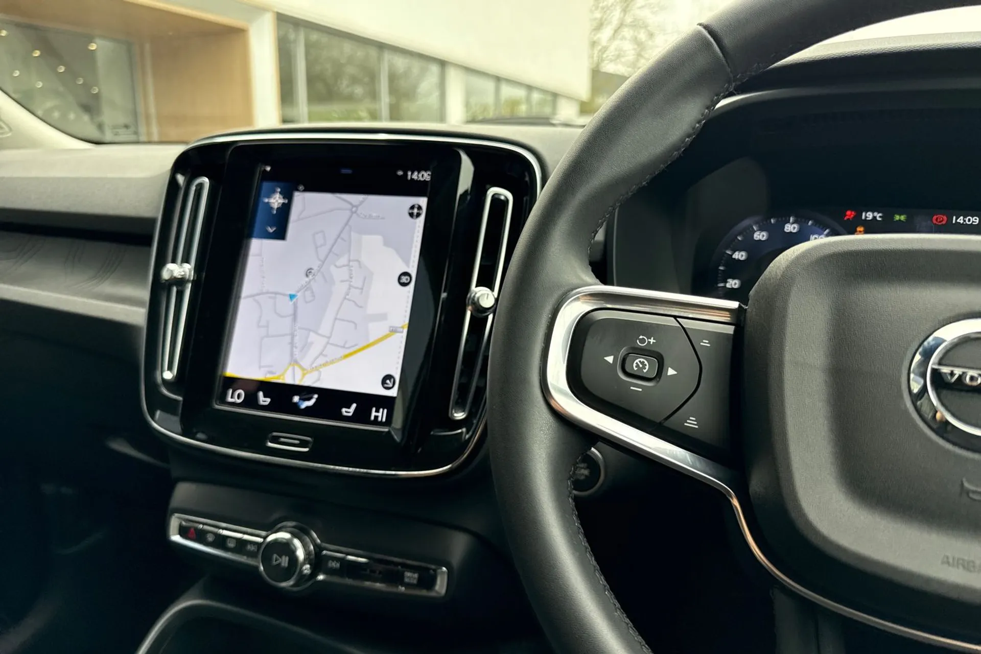 Volvo XC40 thumbnail image number 35