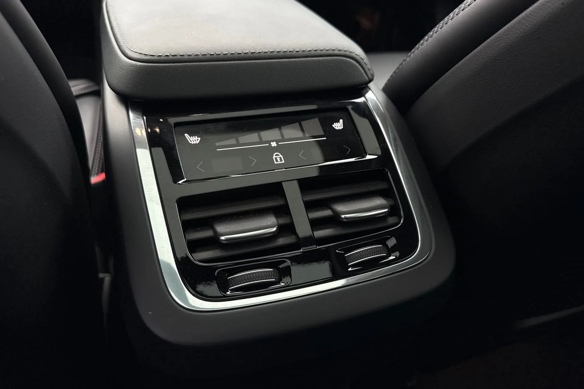 Volvo XC60 thumbnail image number 32