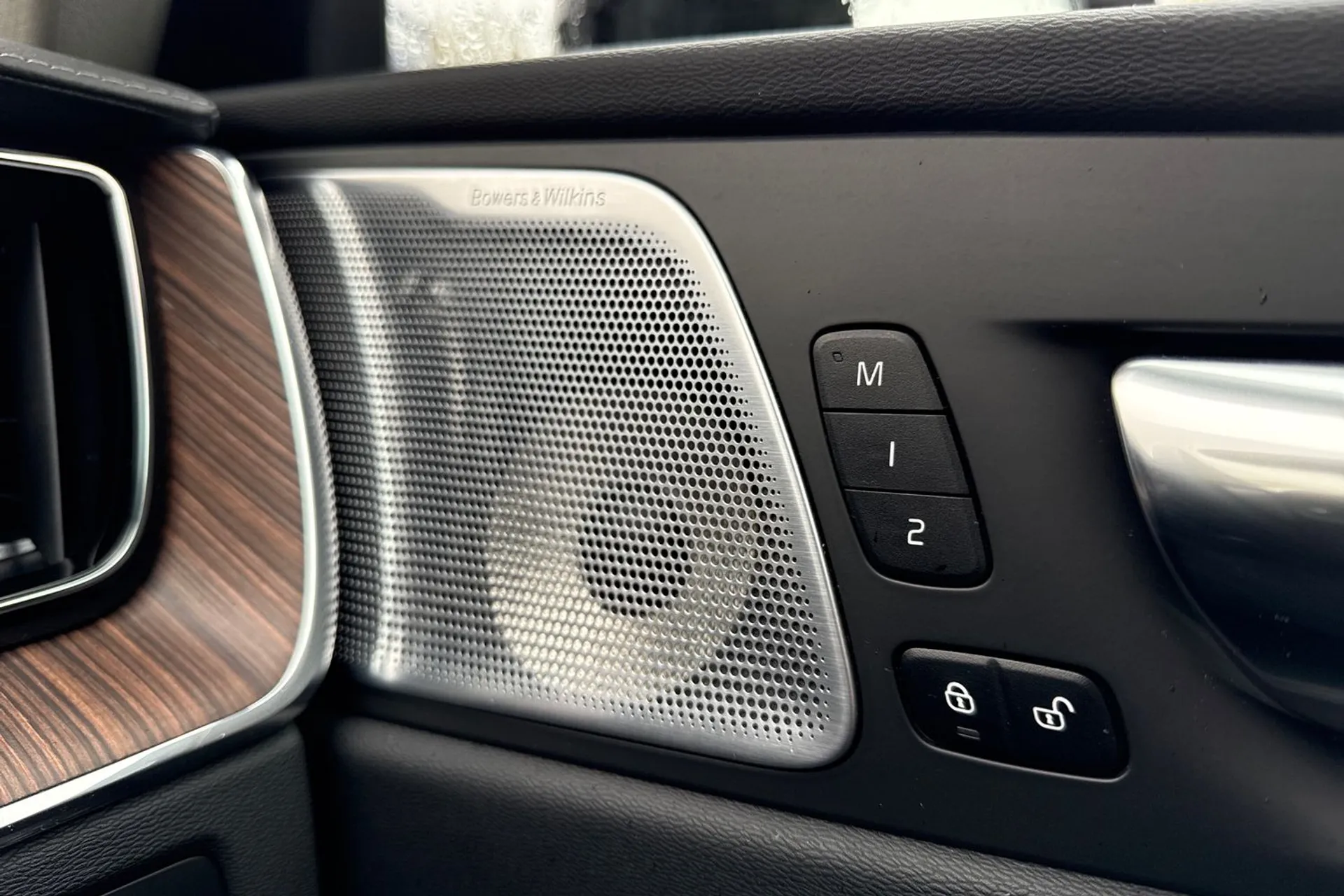 Volvo XC60 thumbnail image number 44