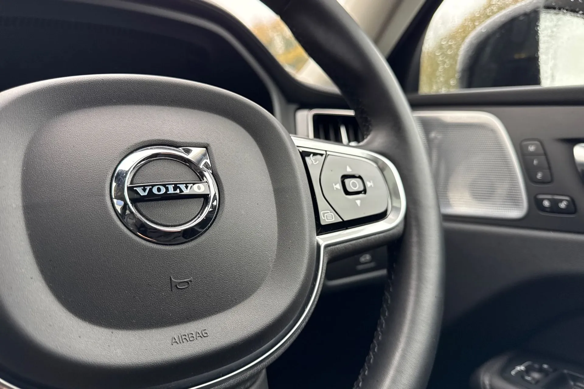 Volvo XC60 thumbnail image number 38