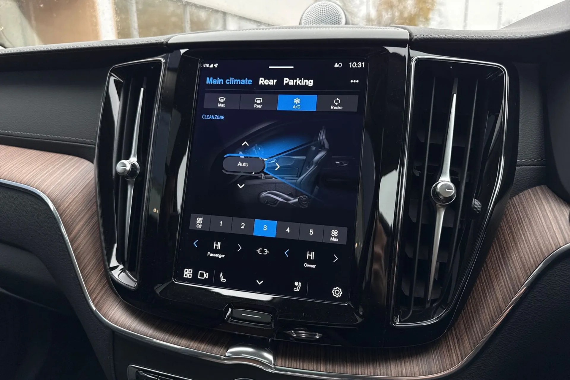 Volvo XC60 thumbnail image number 40