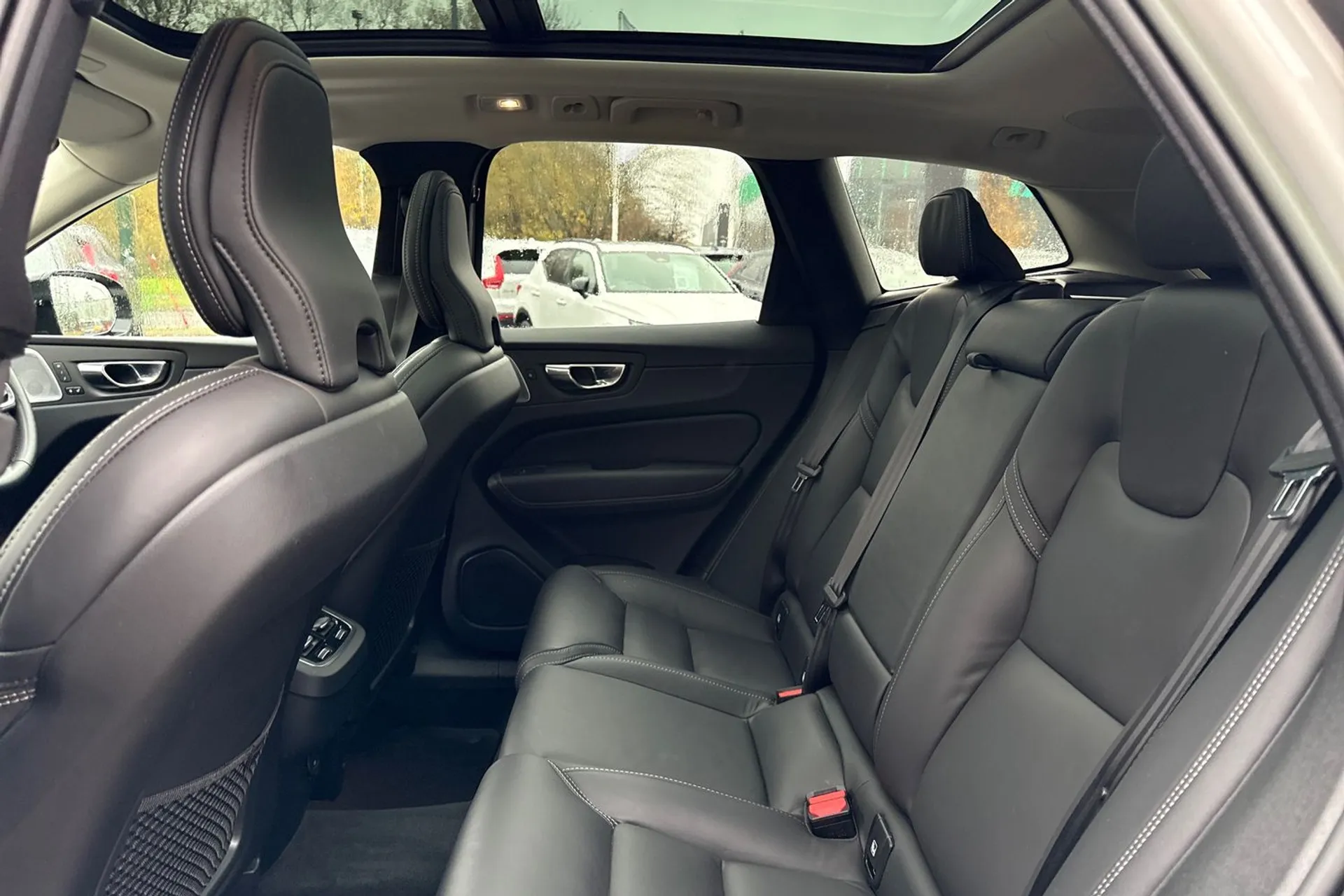 Volvo XC60 thumbnail image number 30