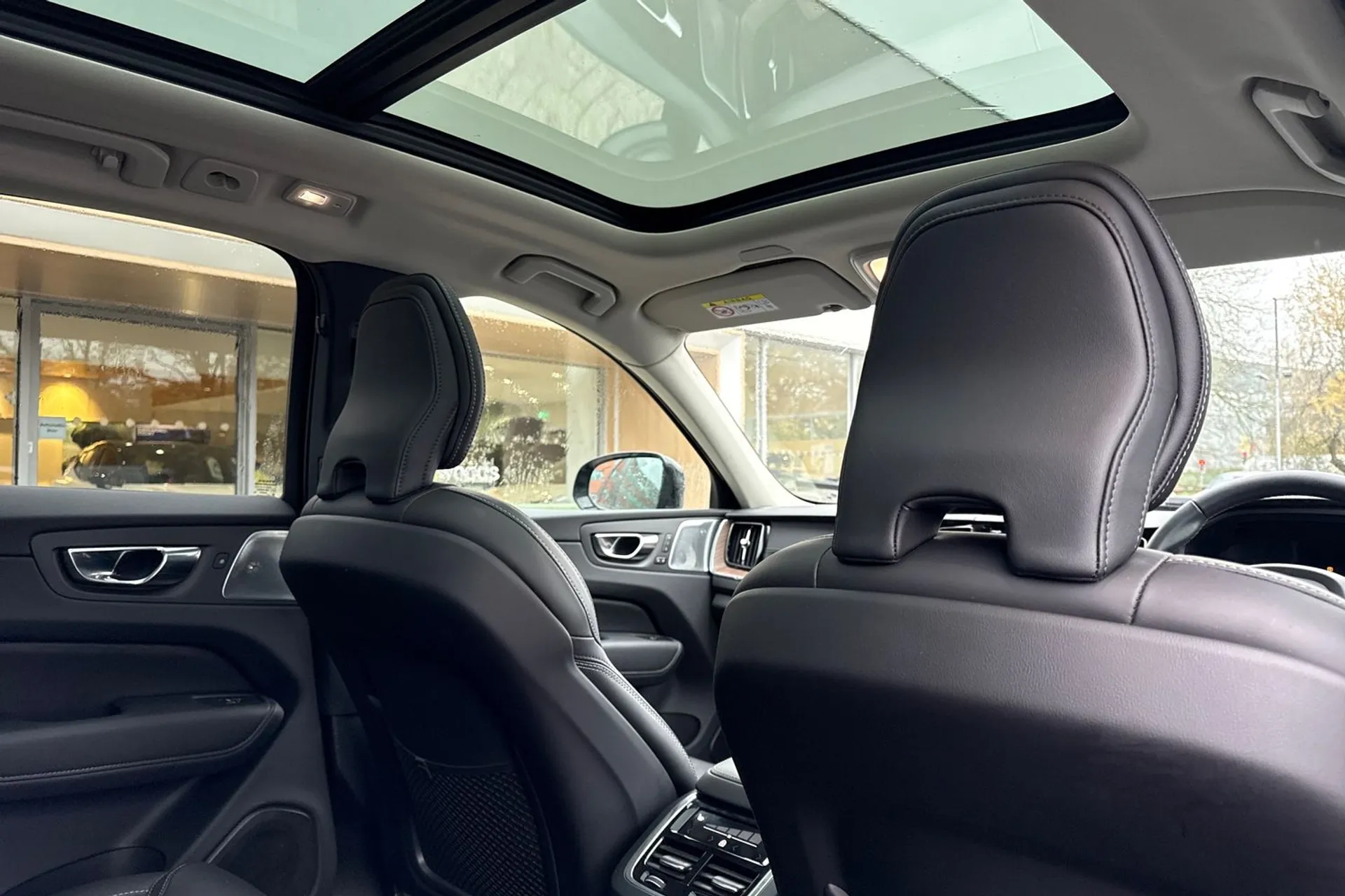 Volvo XC60 thumbnail image number 24