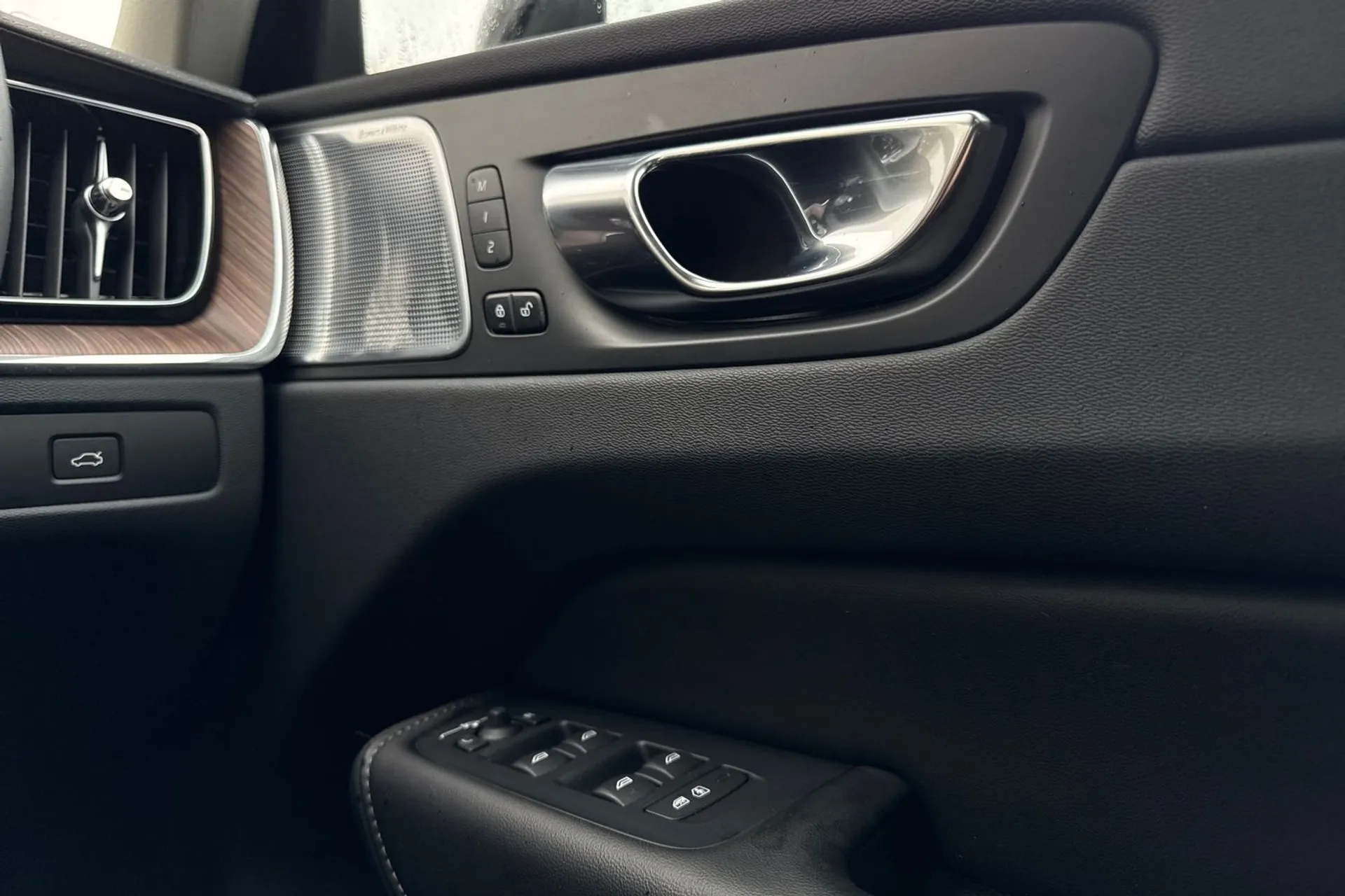 Volvo XC60 thumbnail image number 43