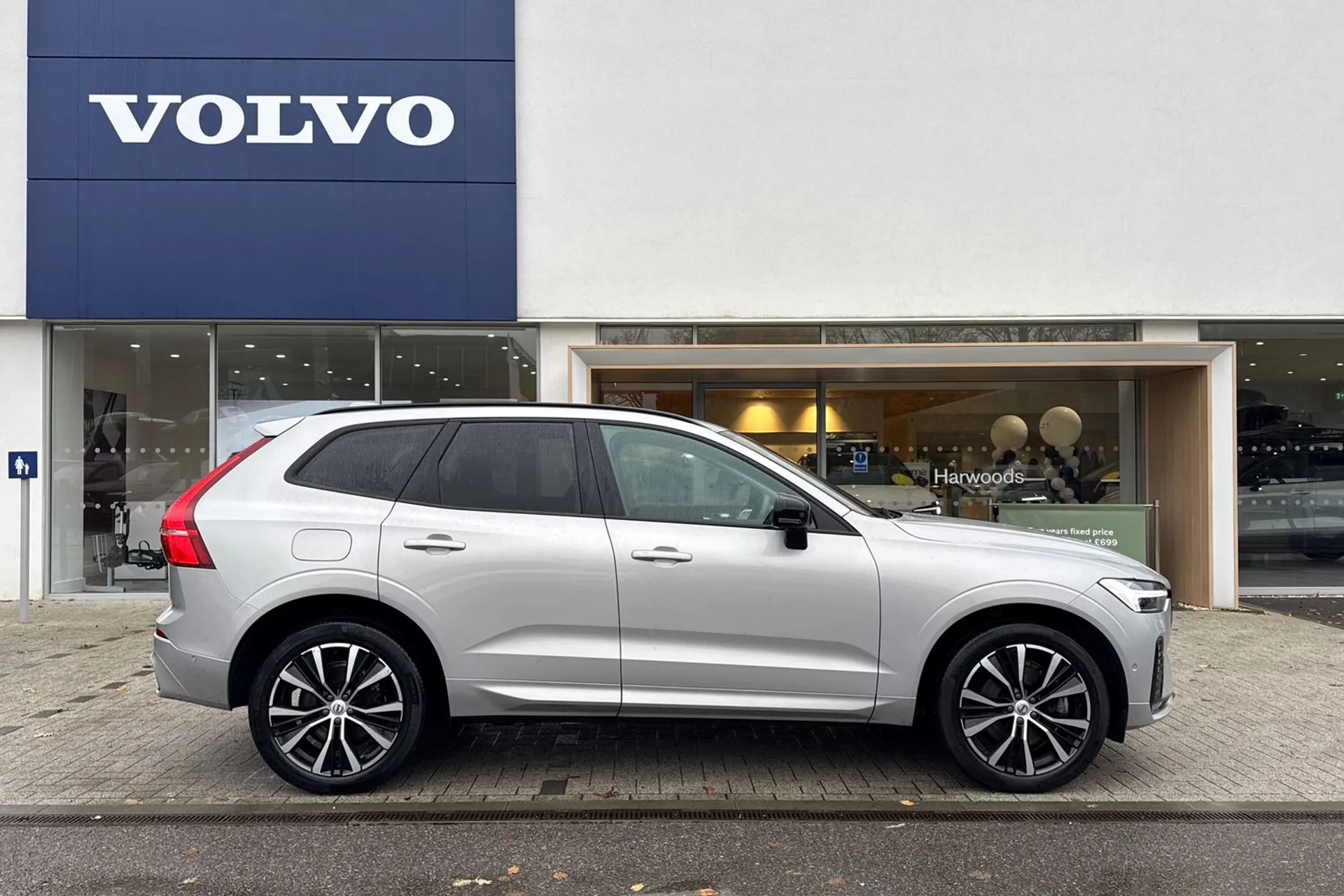 Volvo XC60 thumbnail image number 2