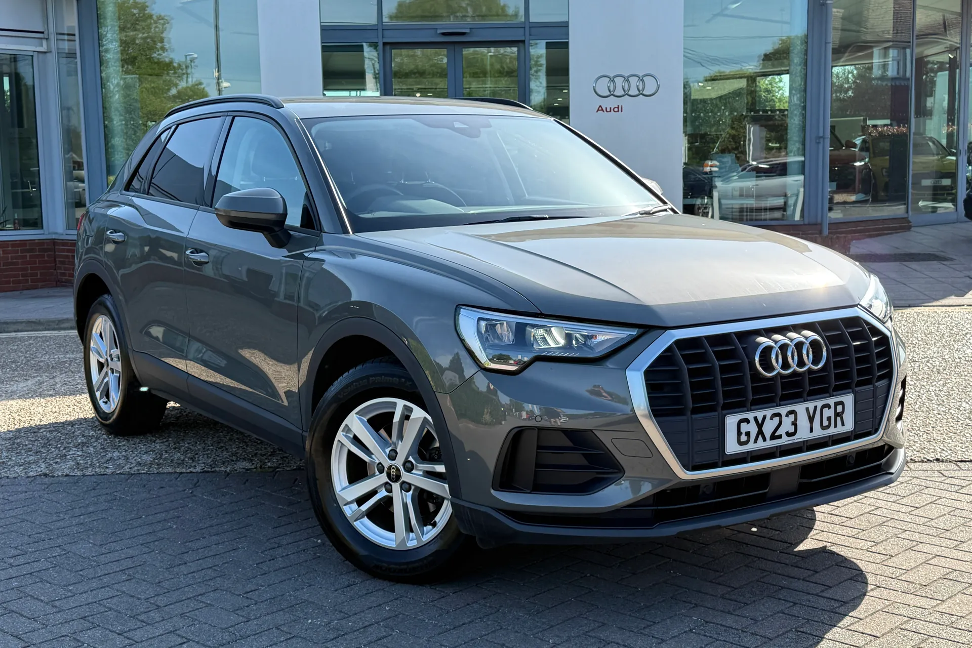 Audi Q3 thumbnail image number 25