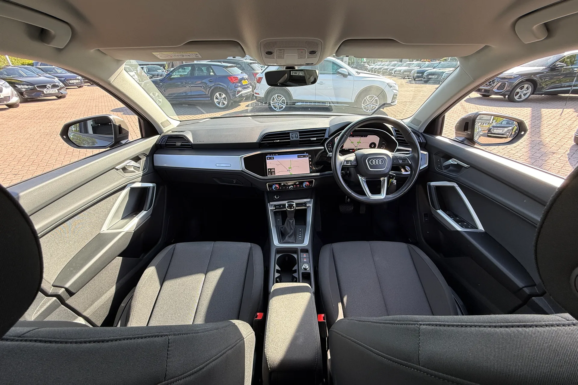 Audi Q3 thumbnail image number 3