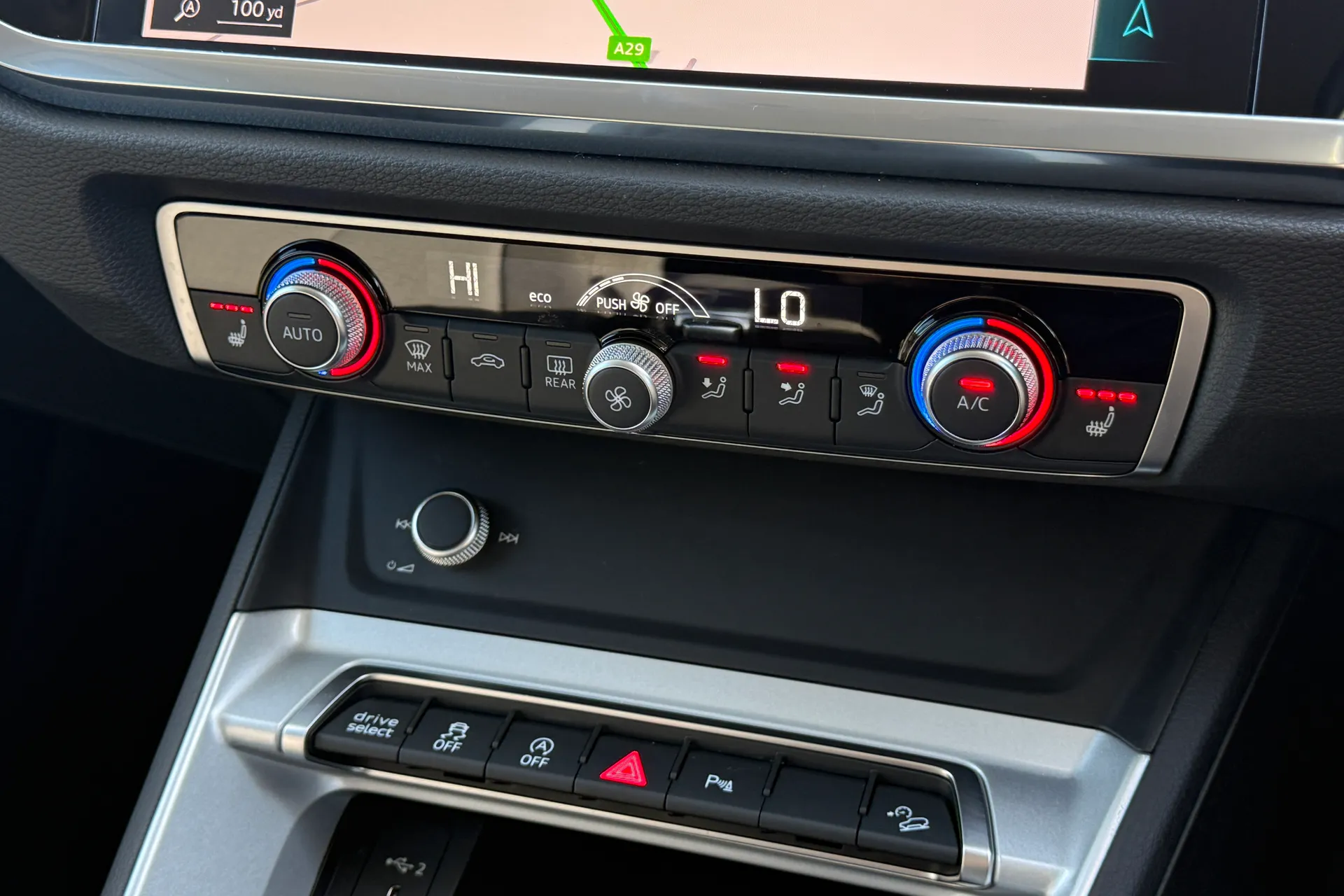 Audi Q3 thumbnail image number 16