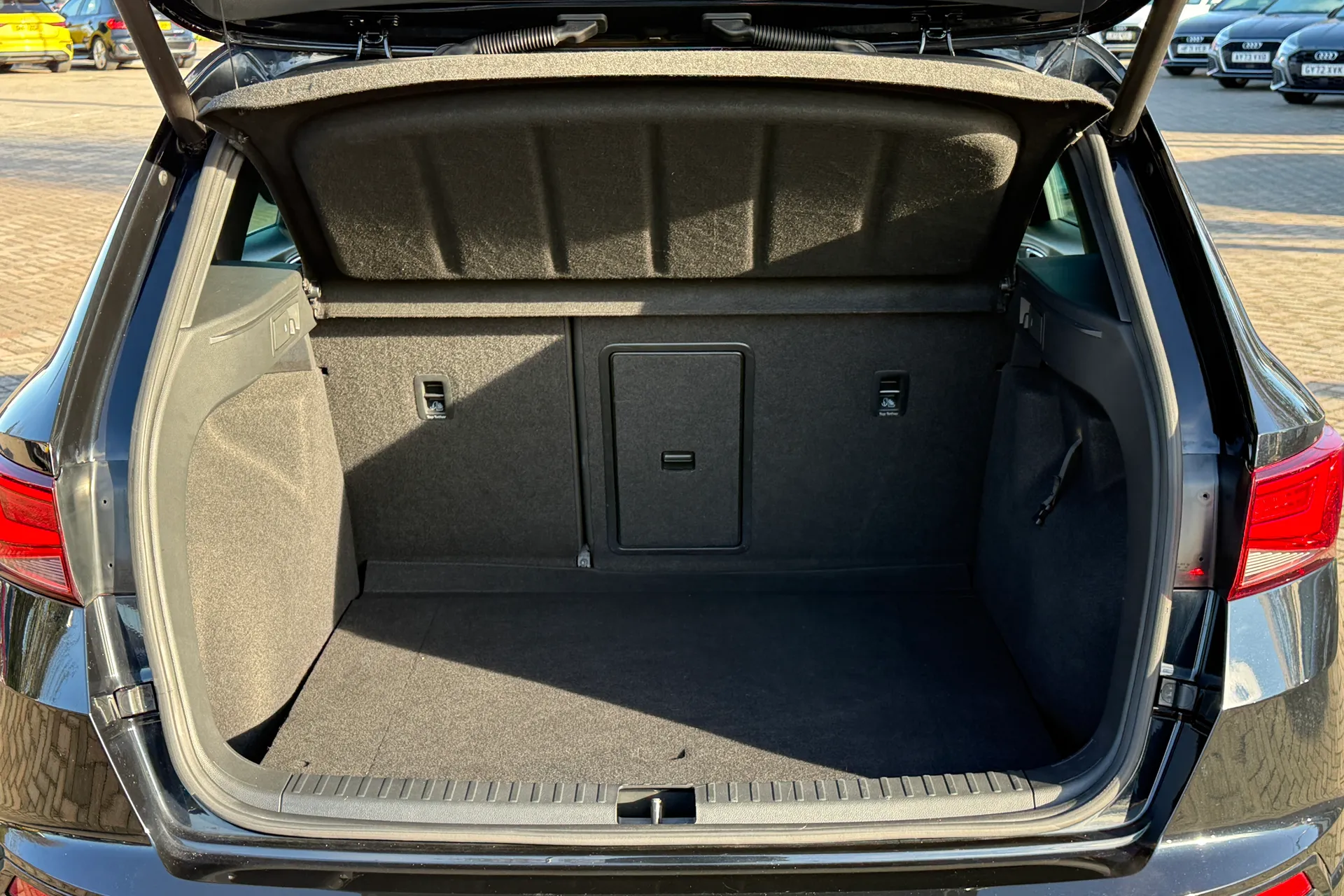 SEAT CUPRA ATECA thumbnail image number 37