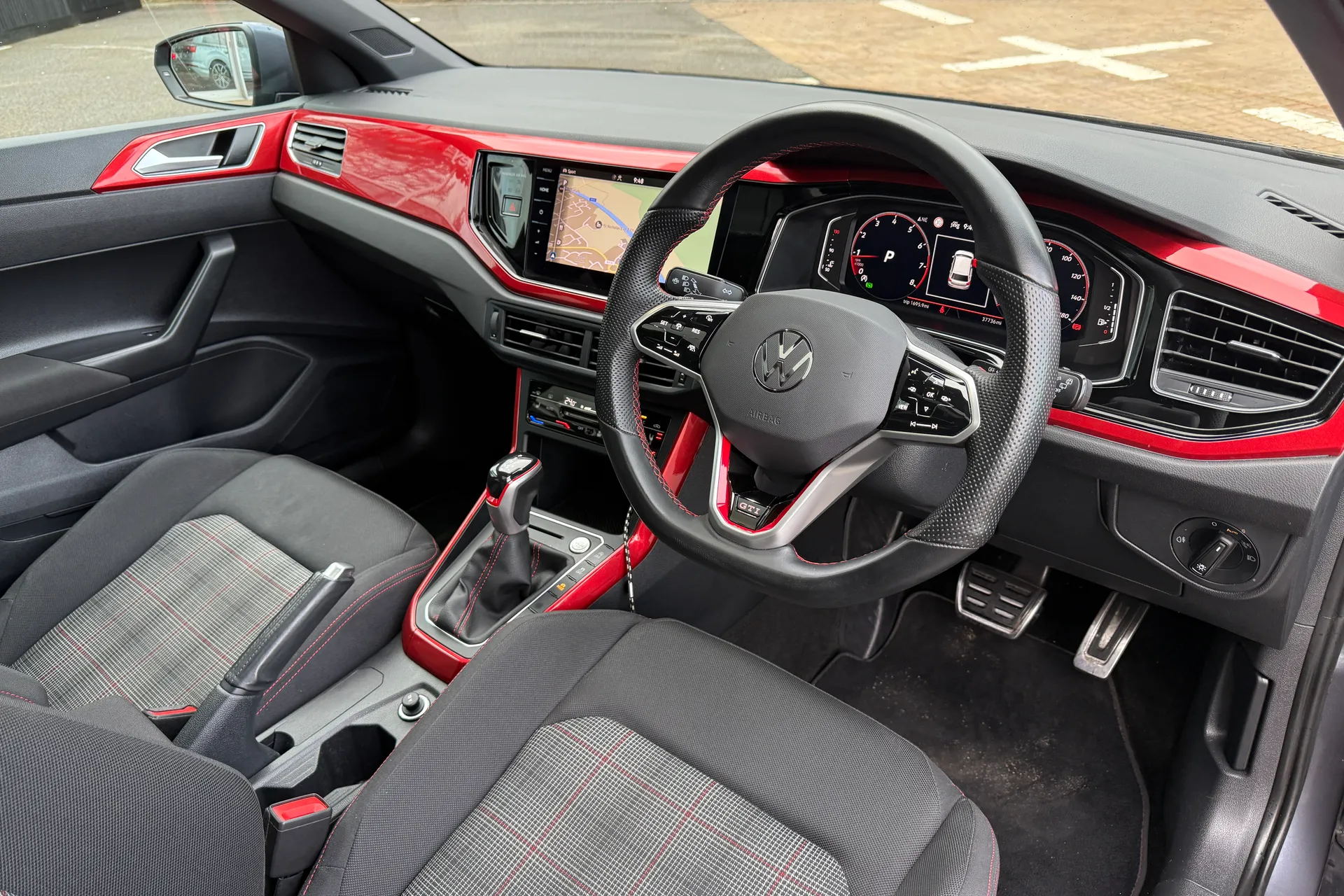 VOLKSWAGEN POLO thumbnail image number 21