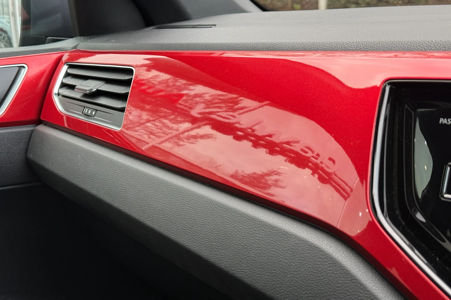 VOLKSWAGEN POLO thumbnail image number 16