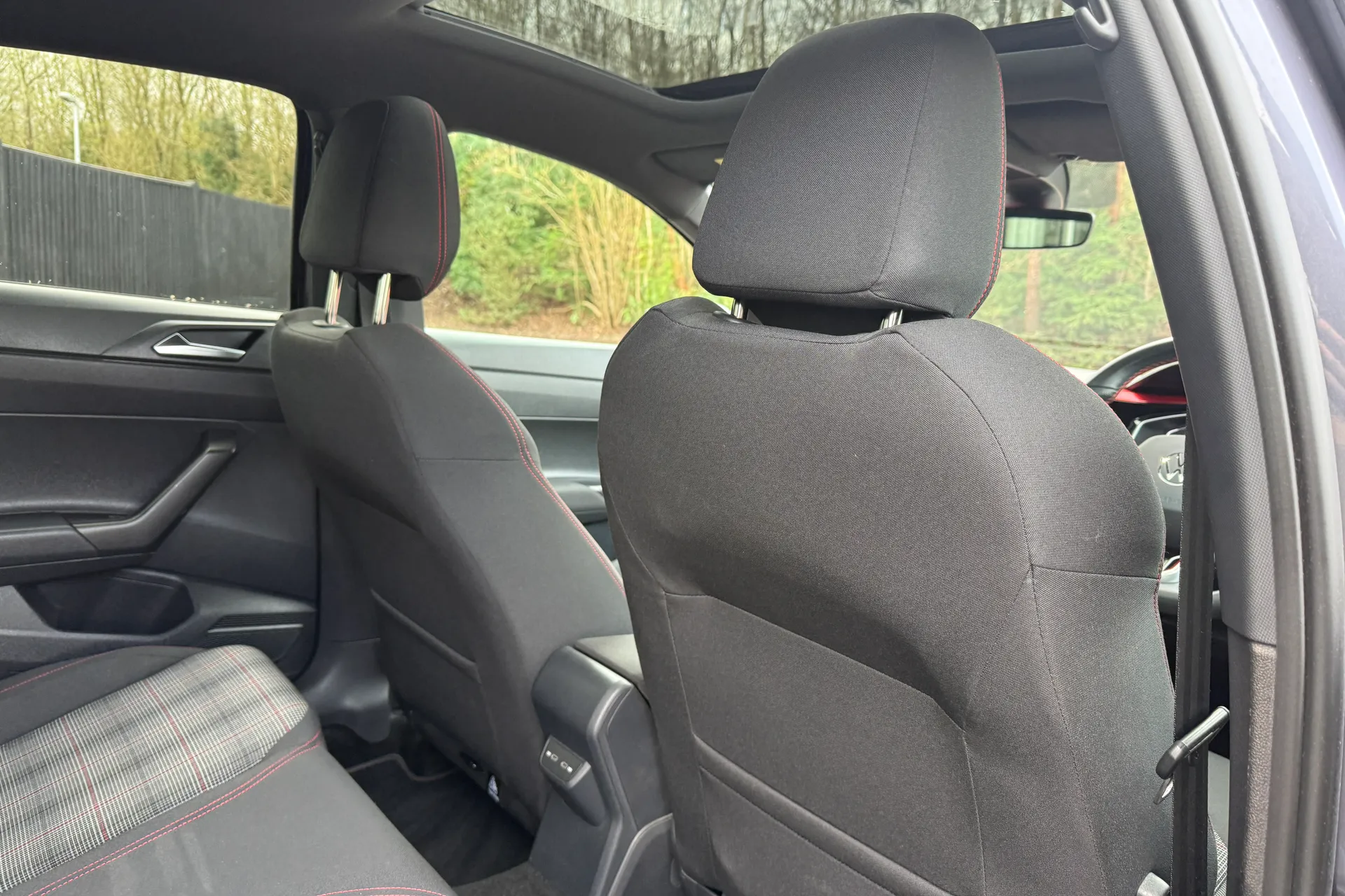 VOLKSWAGEN POLO thumbnail image number 28