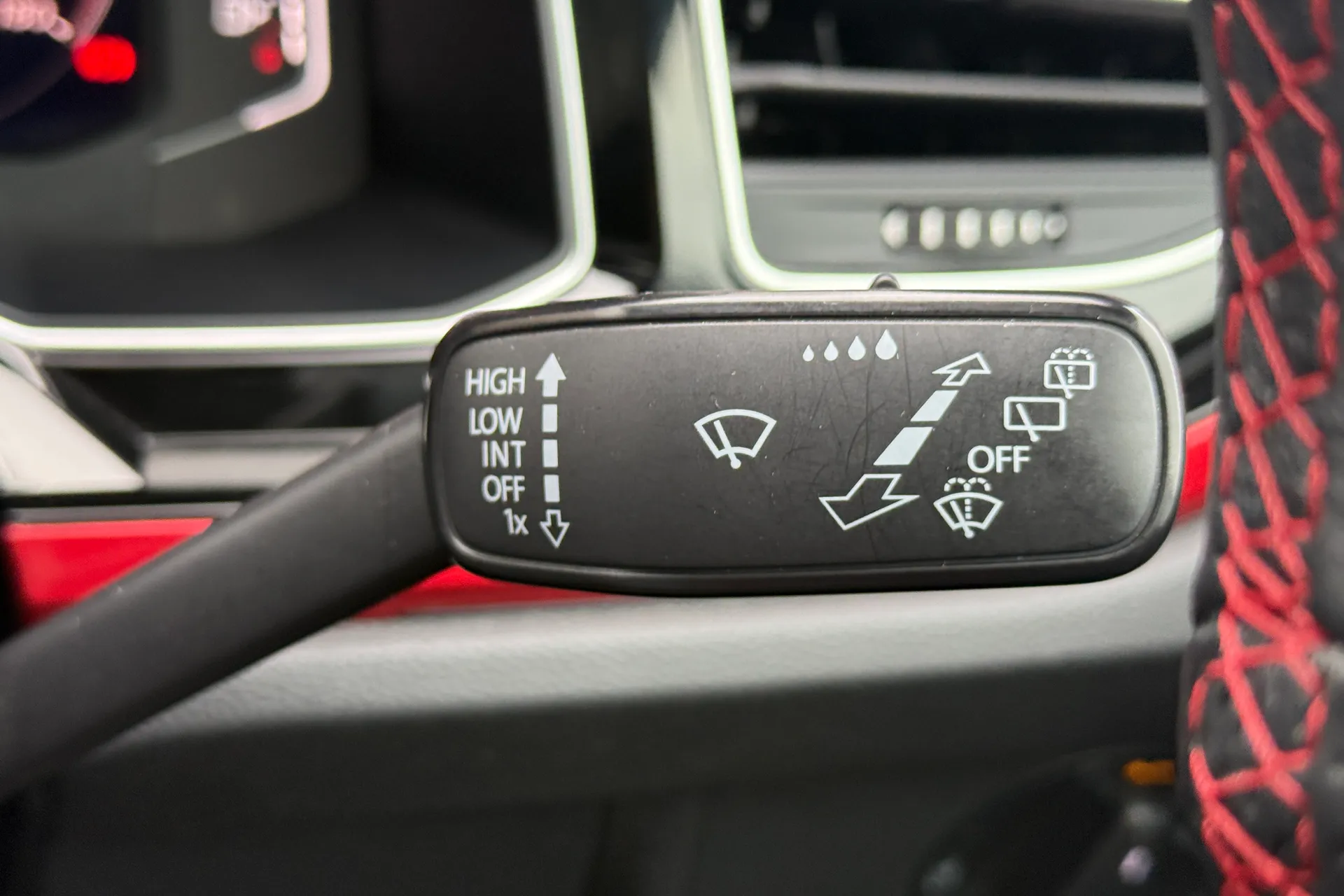 VOLKSWAGEN POLO thumbnail image number 14