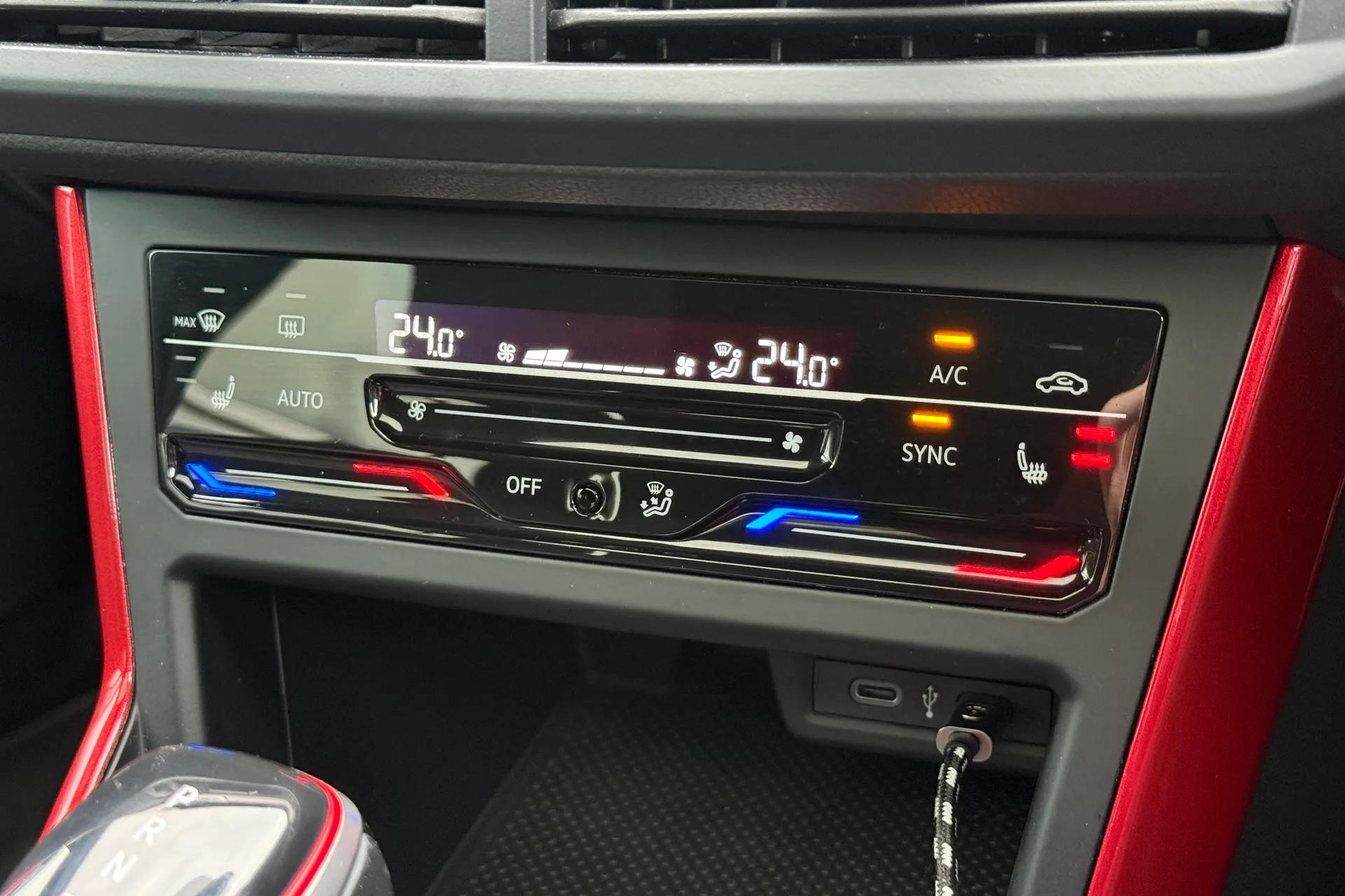 VOLKSWAGEN POLO thumbnail image number 10