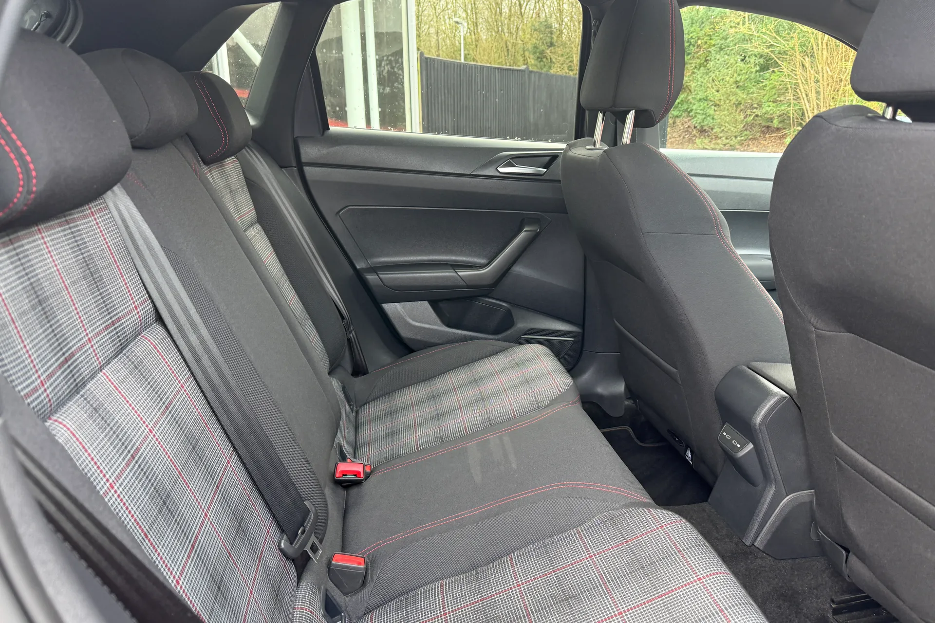 VOLKSWAGEN POLO thumbnail image number 27