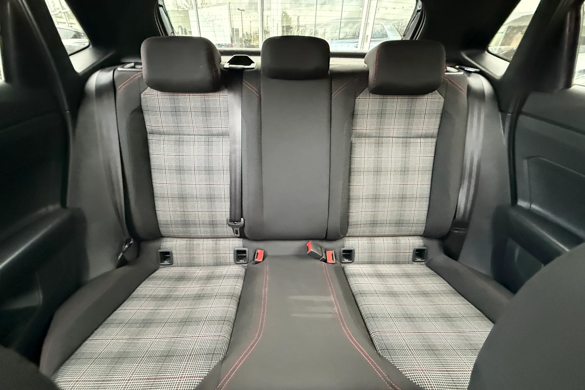 VOLKSWAGEN POLO thumbnail image number 18