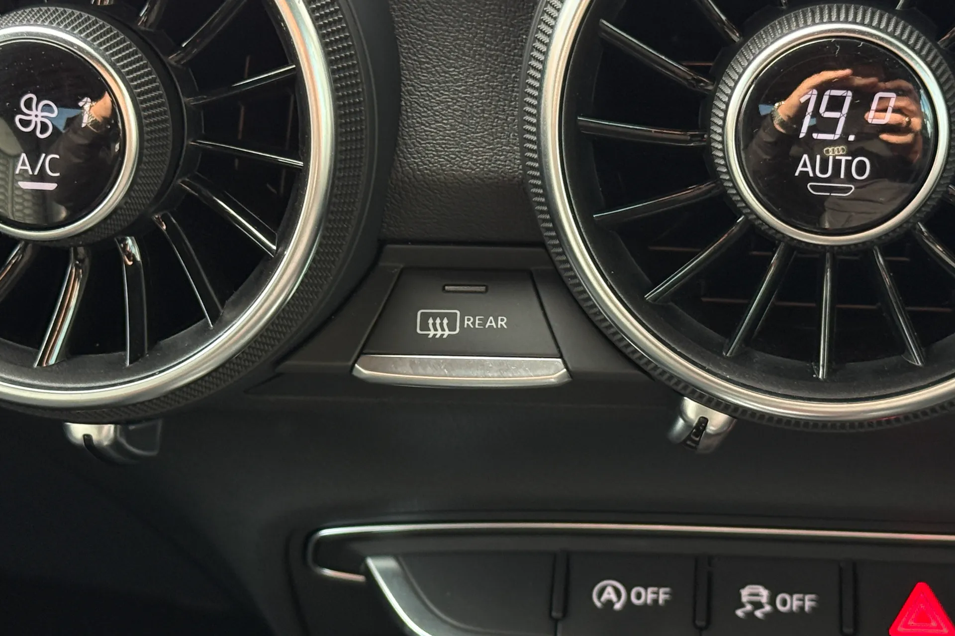 Audi TT thumbnail image number 17