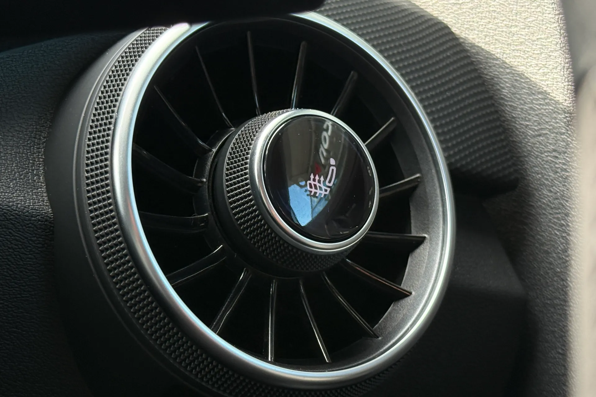 Audi TT thumbnail image number 12
